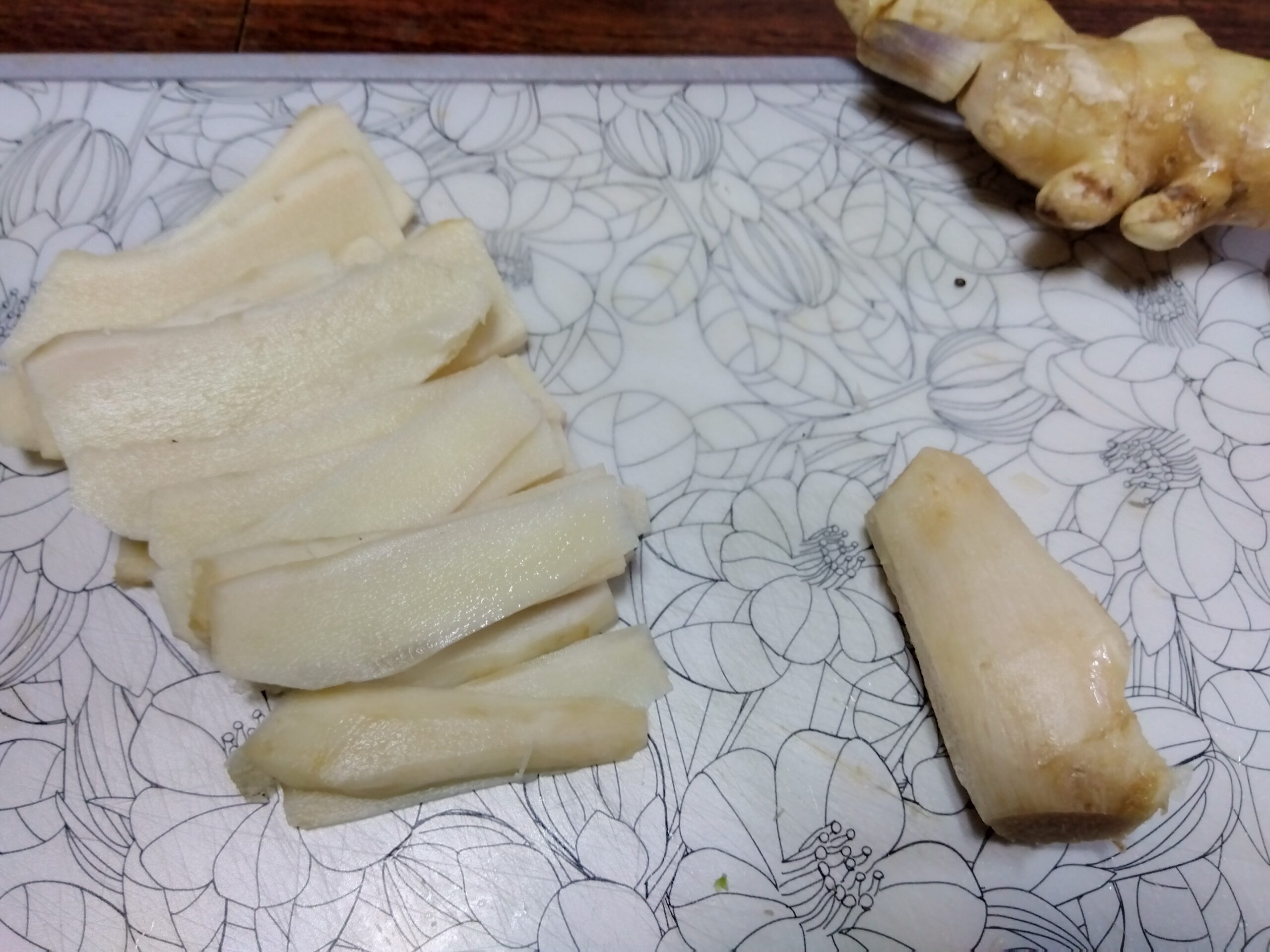 薄切りにした新ショウガ