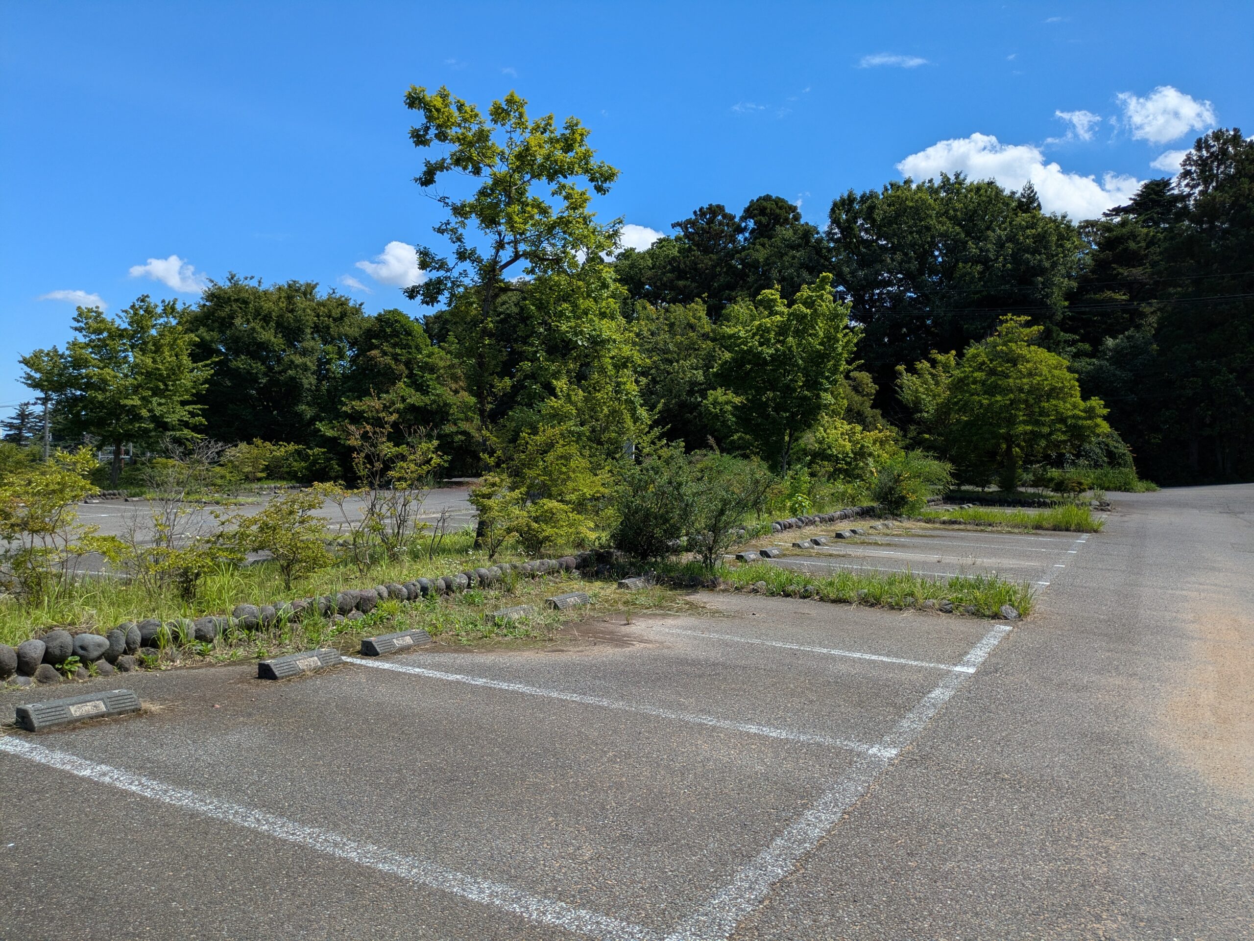 金沢市の大乗寺丘陵公園中部駐車場と下部駐車場の間にある案内板