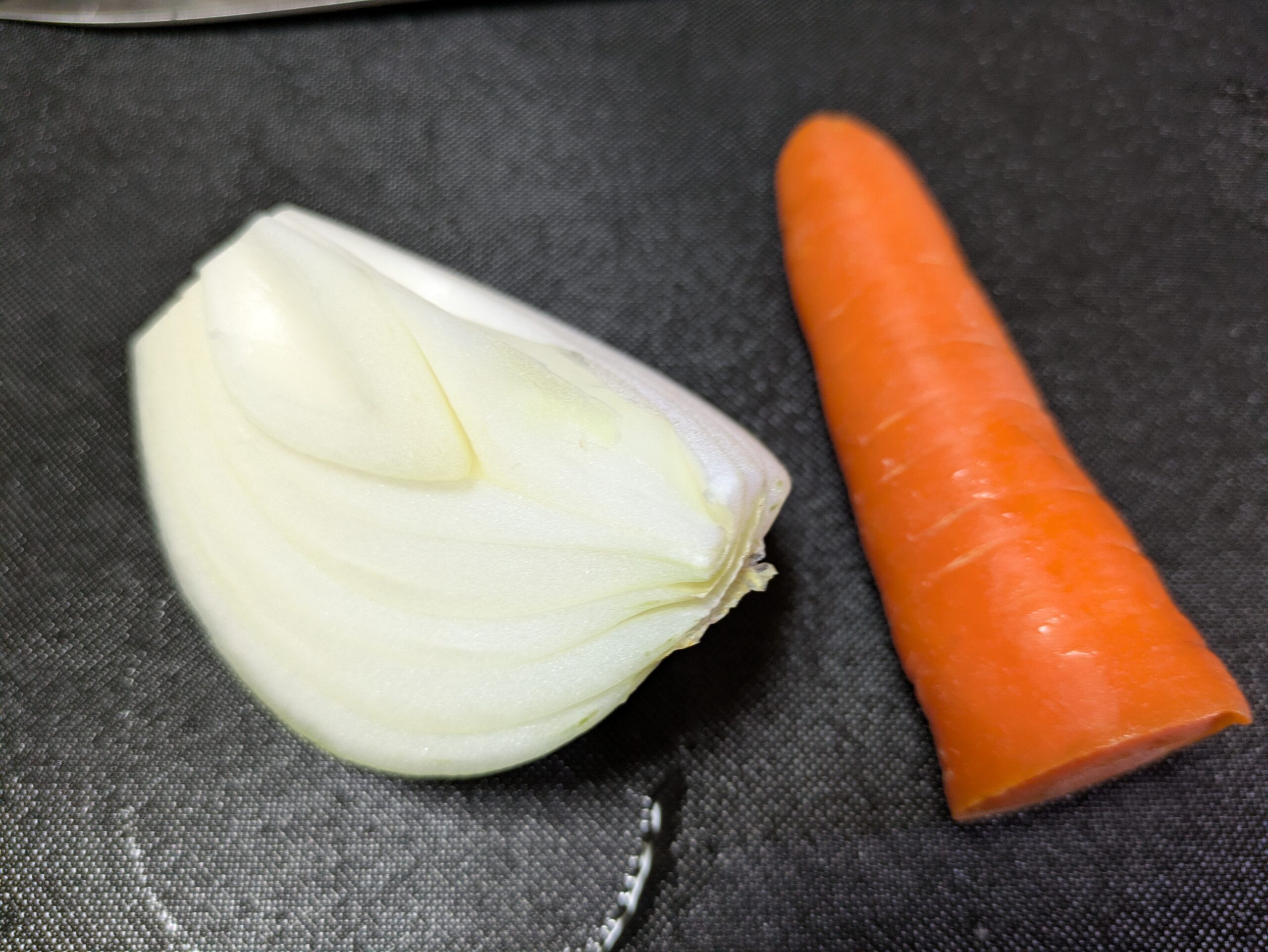 かき揚げの材料のタマネギと人参の半端