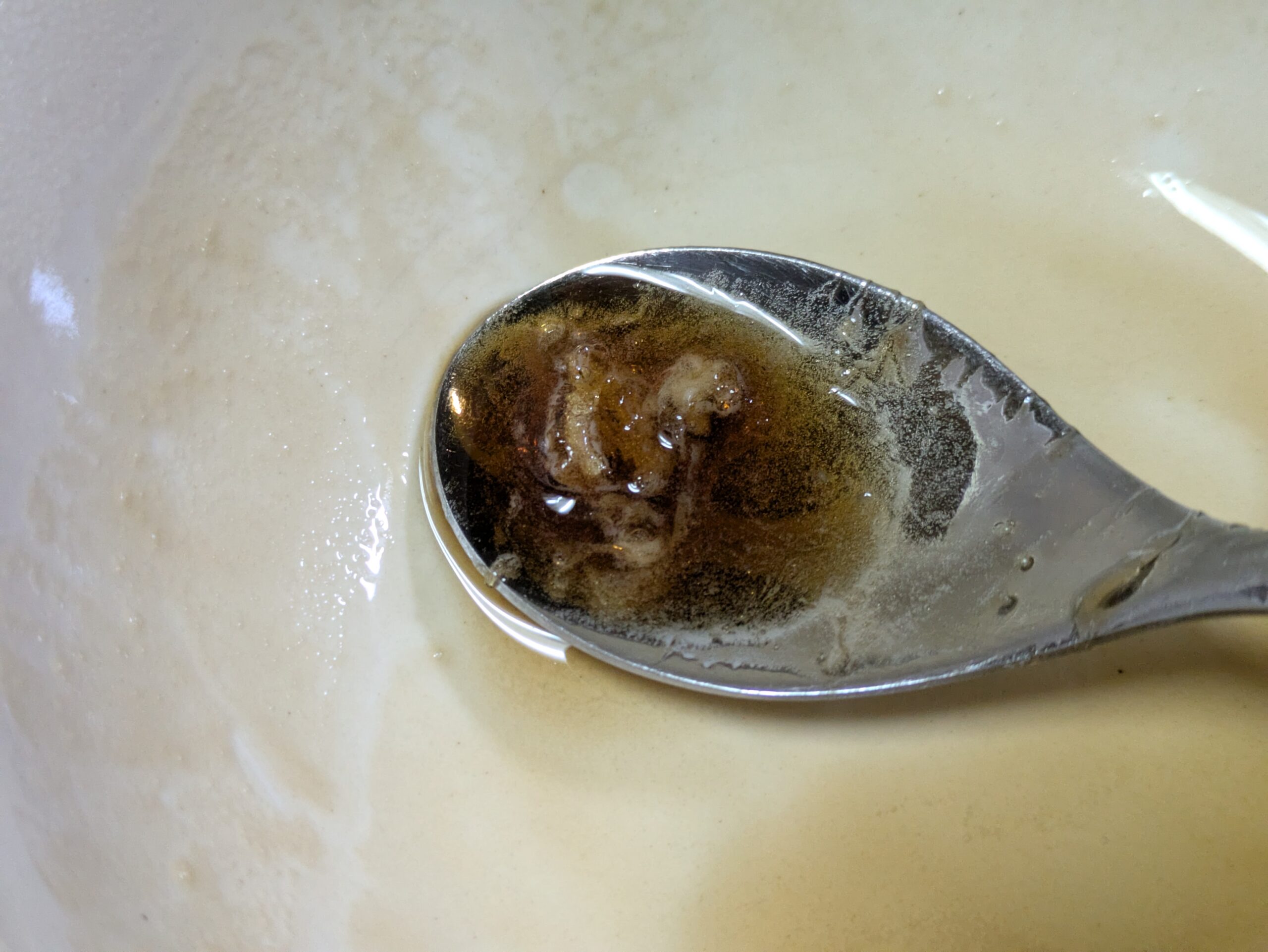 コーヒーにゼラチンを溶かしたときにできたダマ