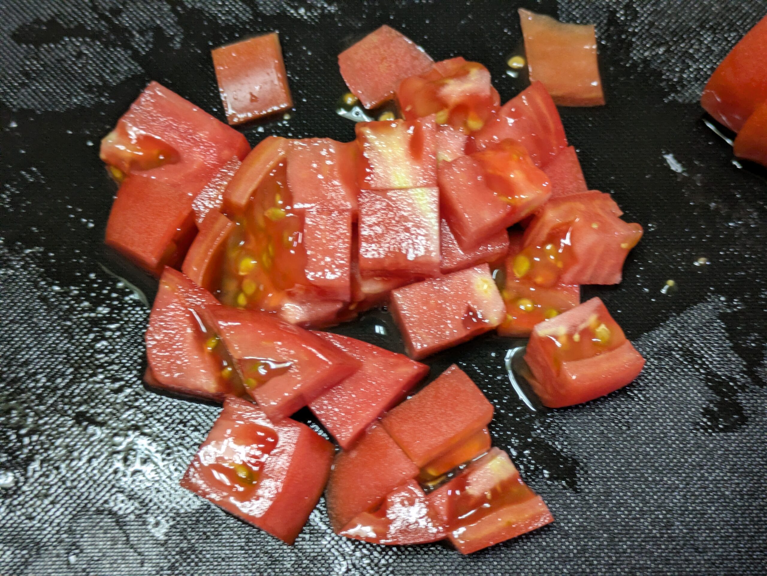 中華風ピリ辛和えに使うさいの目切りのトマト