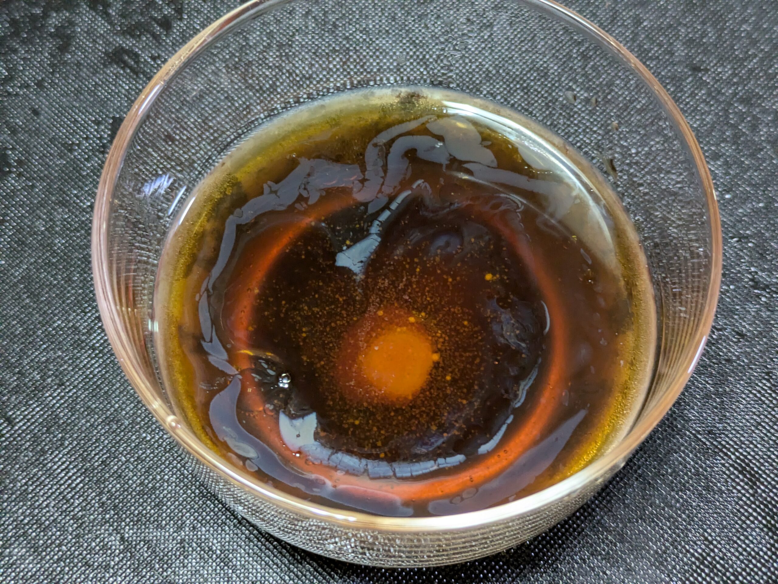 ポン酢とごま油とラー油を混ぜた中華風ピリ辛ダレ