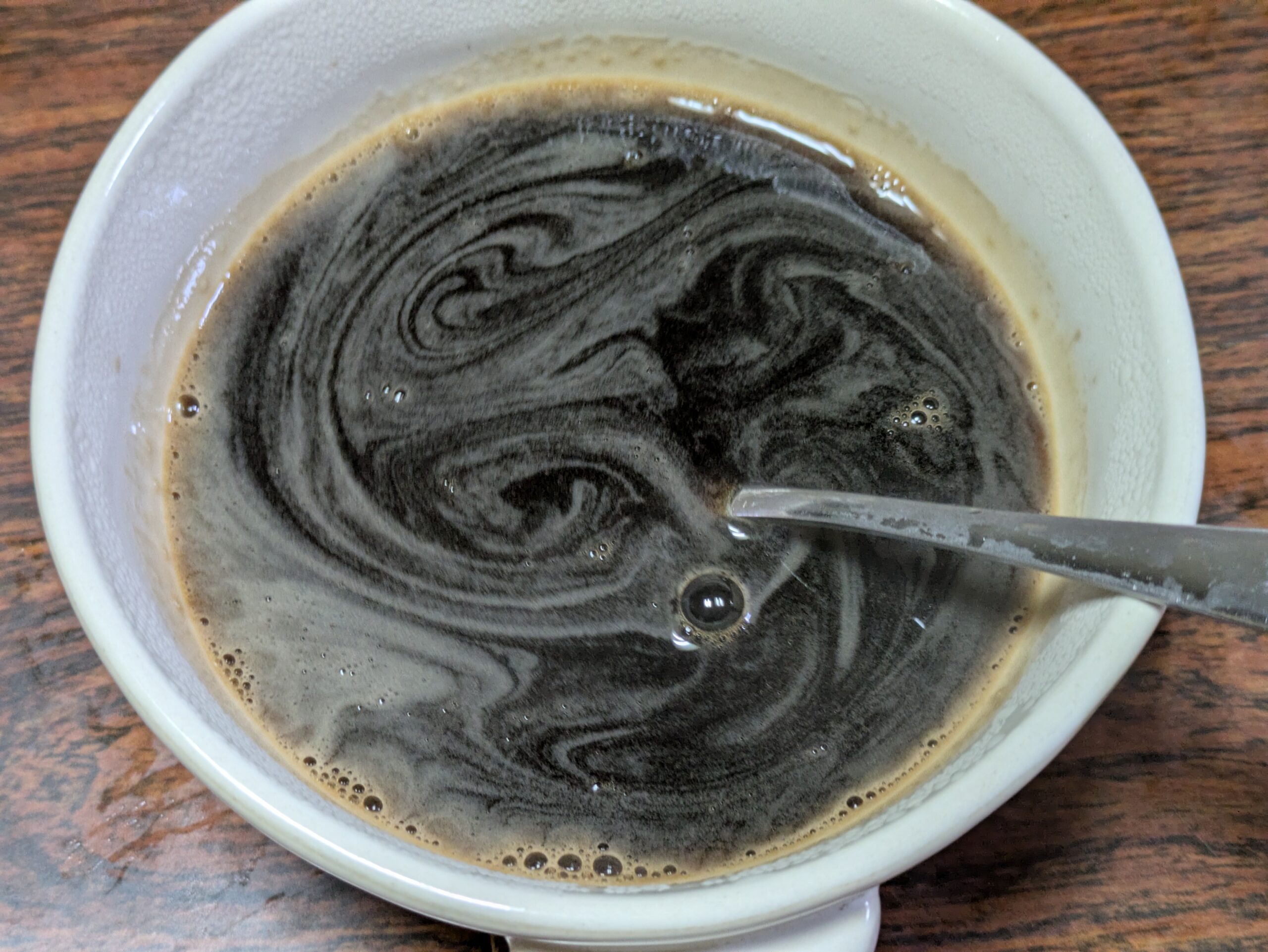 温めたコーヒーに粉ゼラチンを溶かしたところ