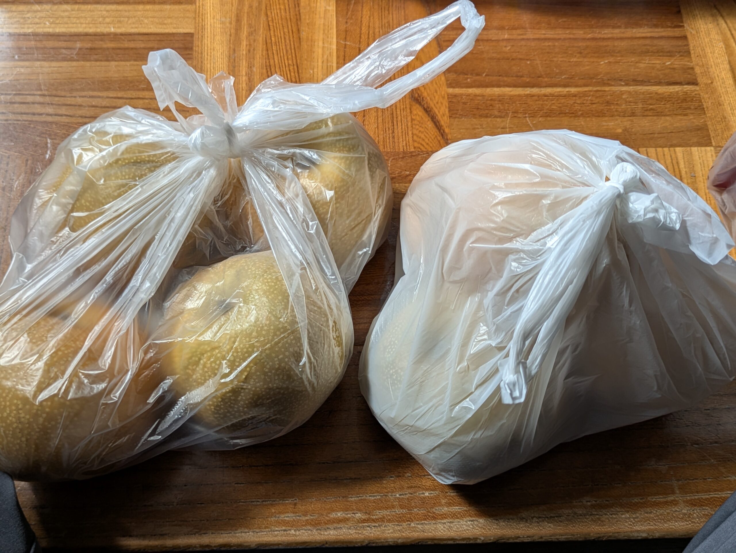 南農園で購入した梨とおまけでもらったB品の梨