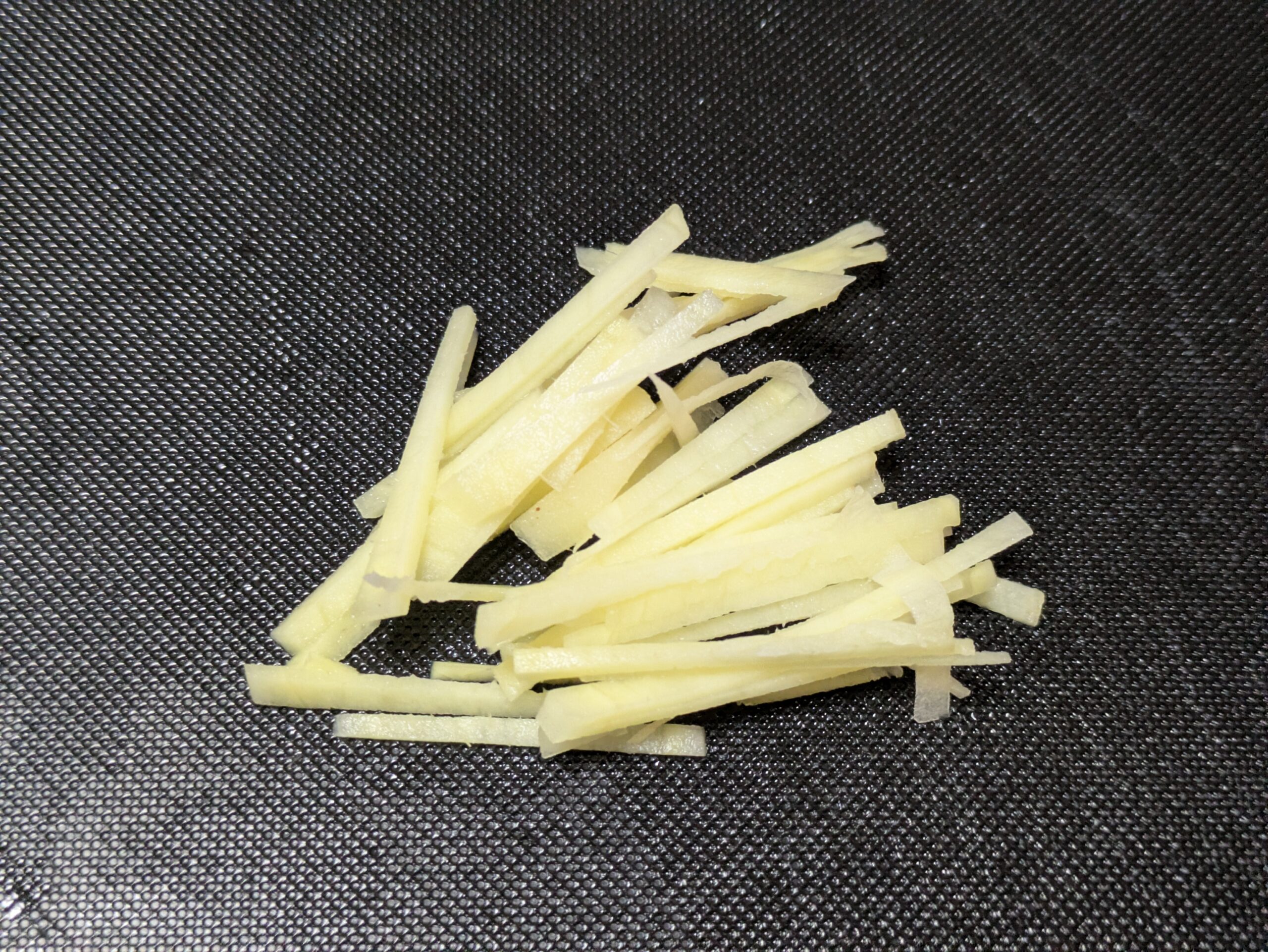 加賀太きゅうりの卵あんかけに使う千切り生姜