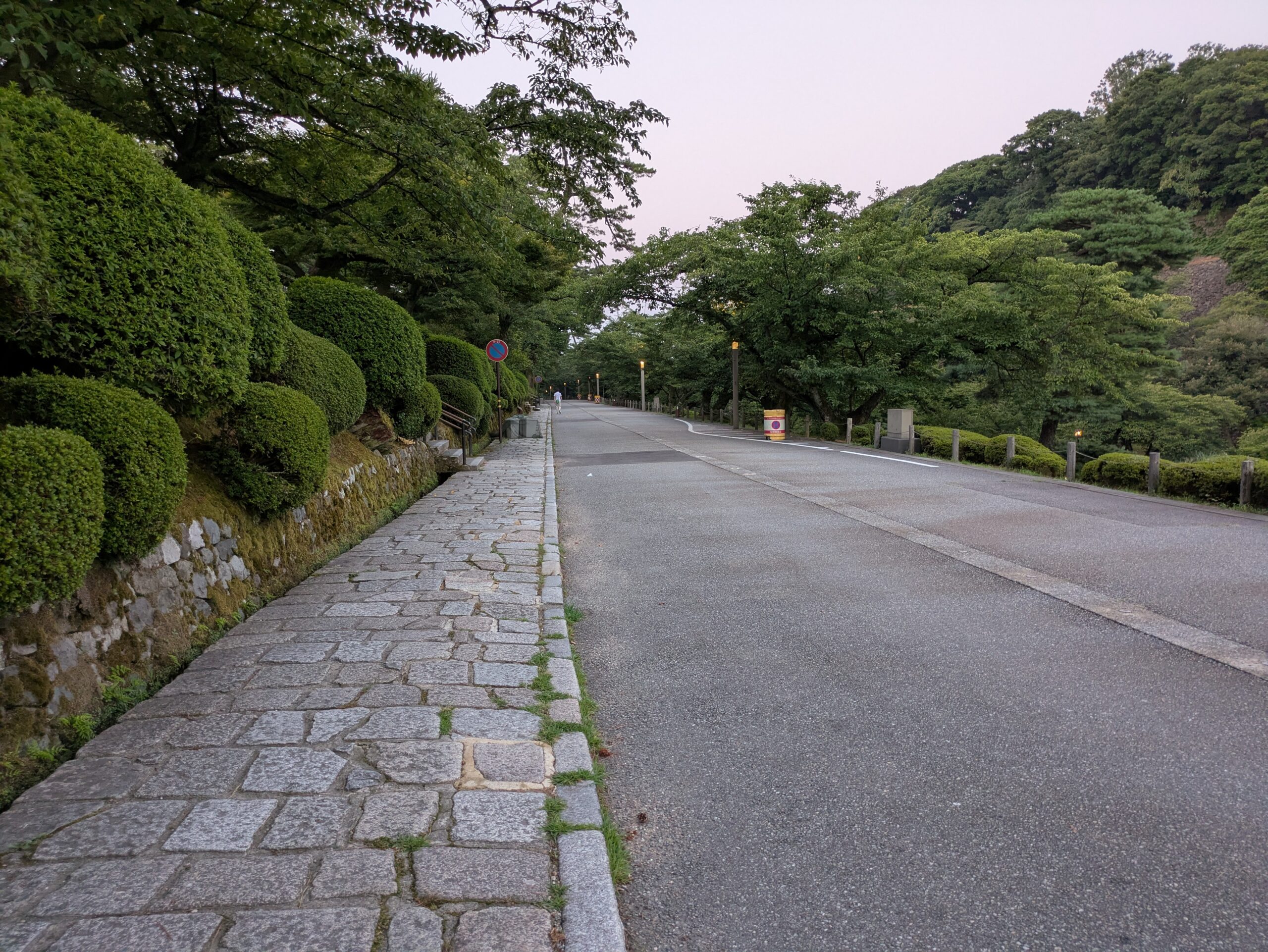 午前4時50分ごろの兼六坂周辺
