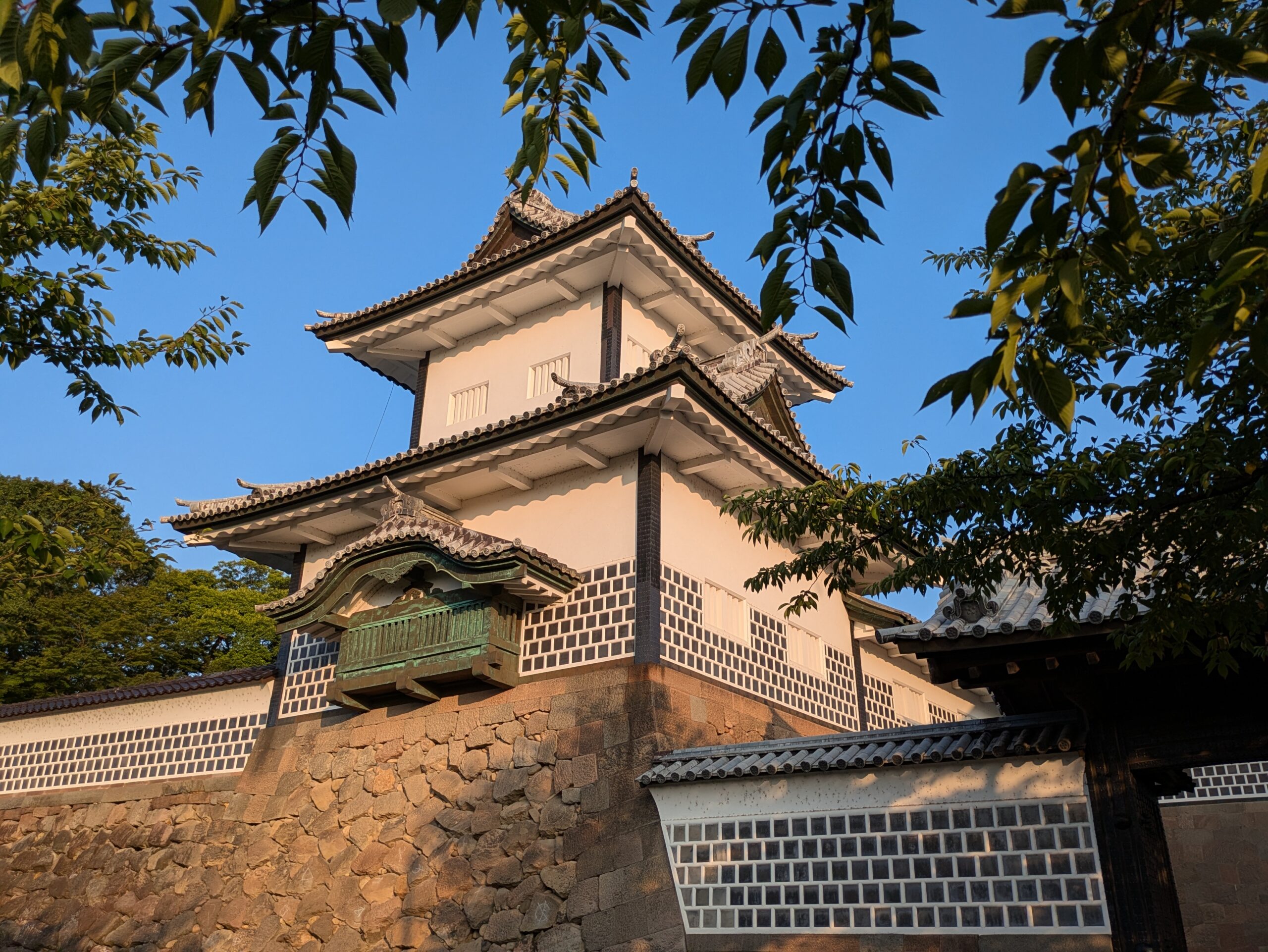 石川橋から見た朝の石川櫓