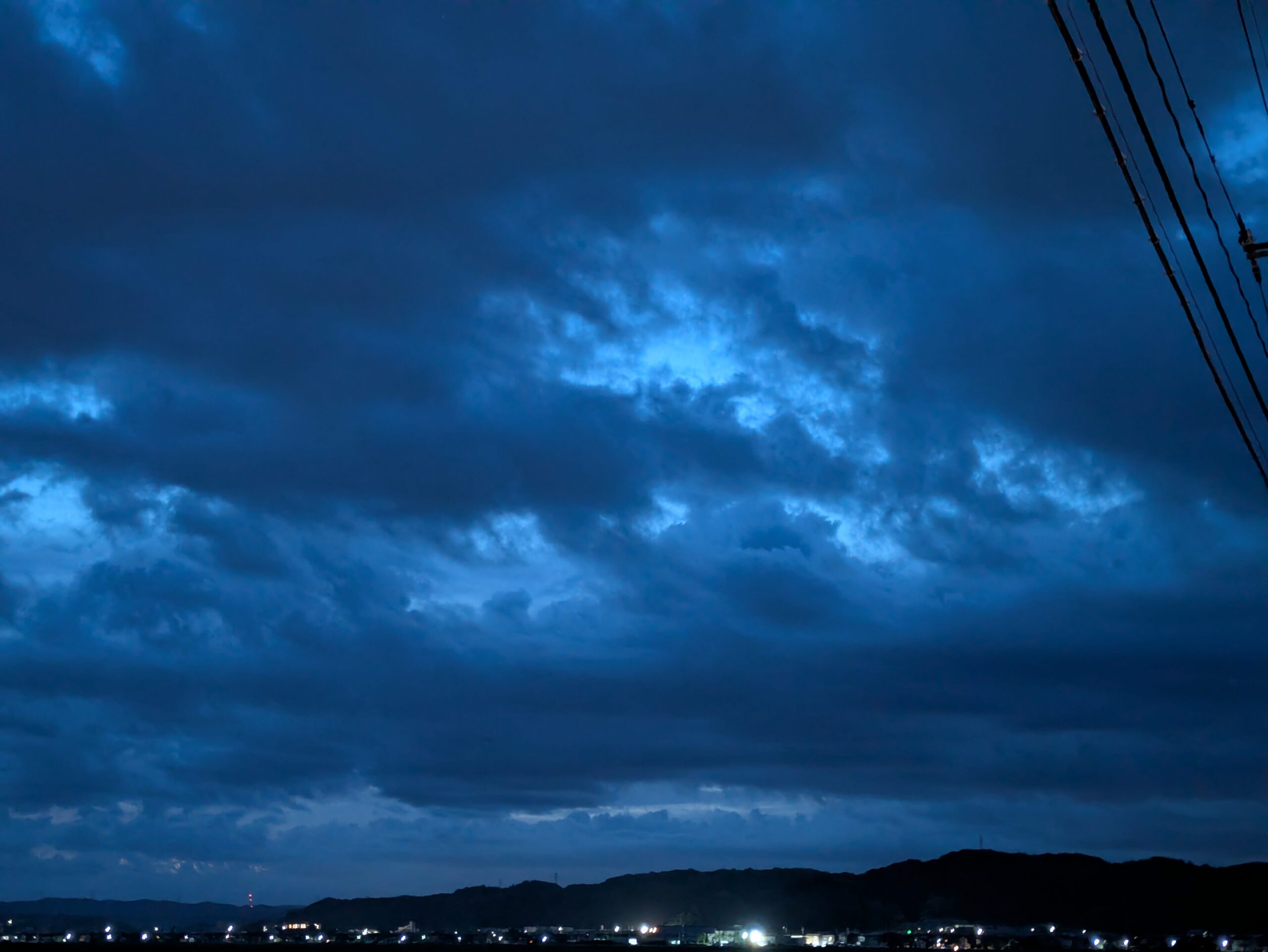 早朝の河北方面の空