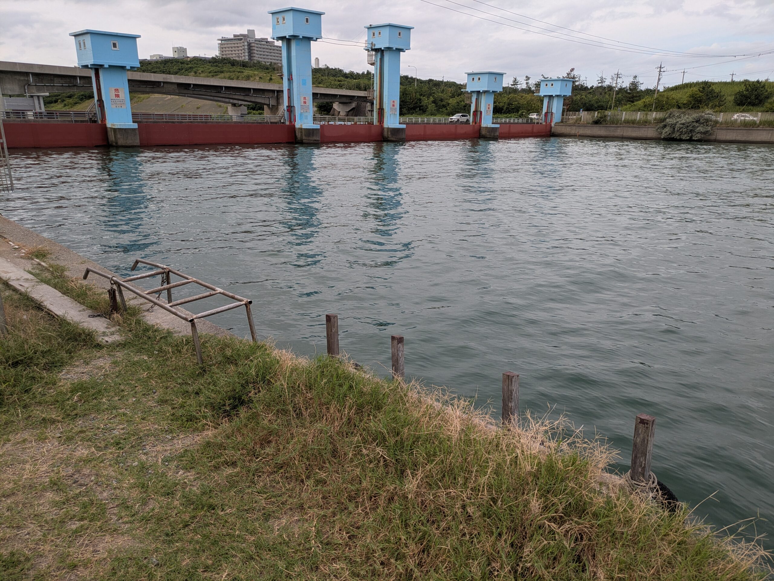 内灘町の医科大裏にある放水路
