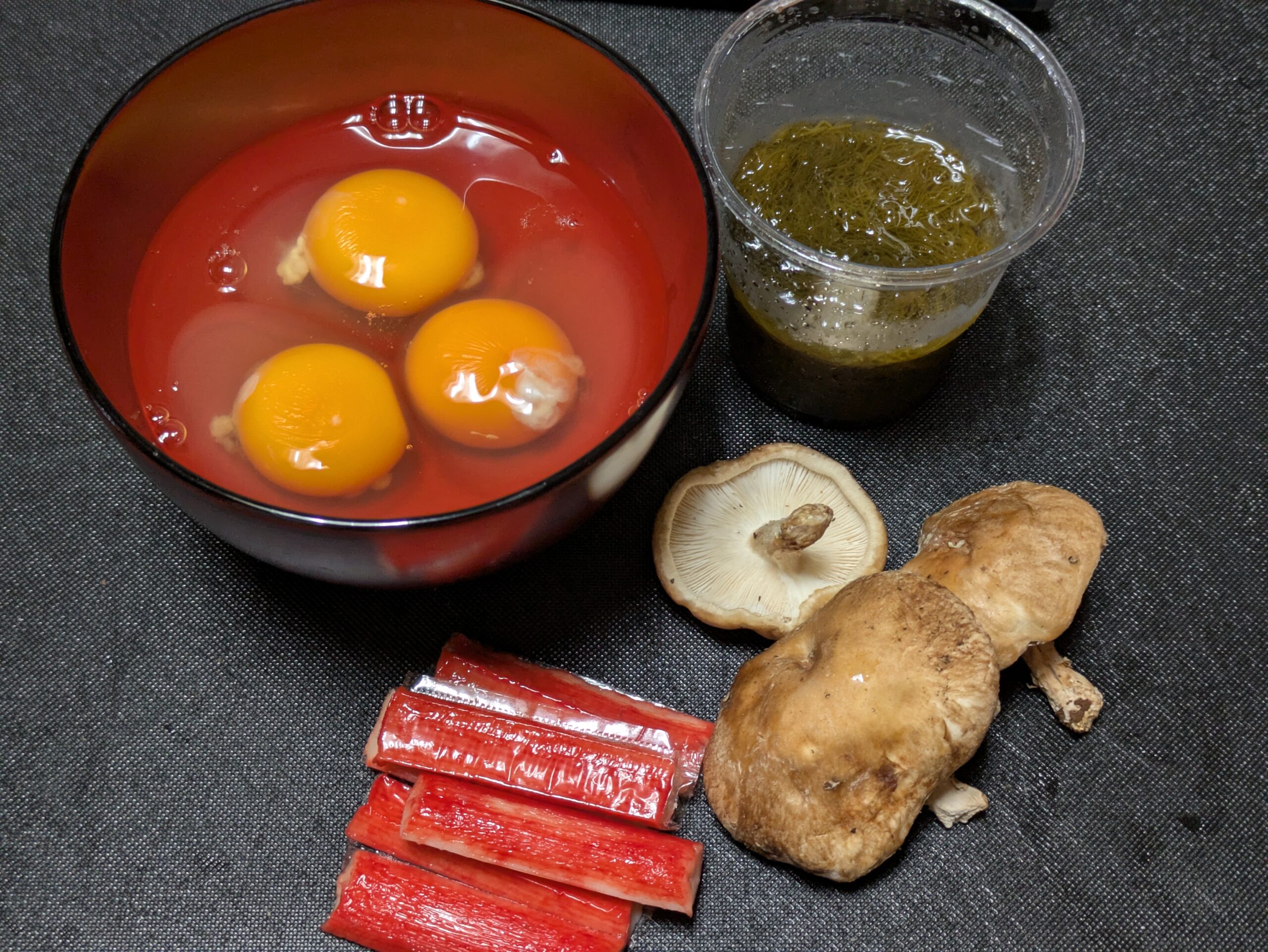 もずくとカニカマの天津飯に使う材料