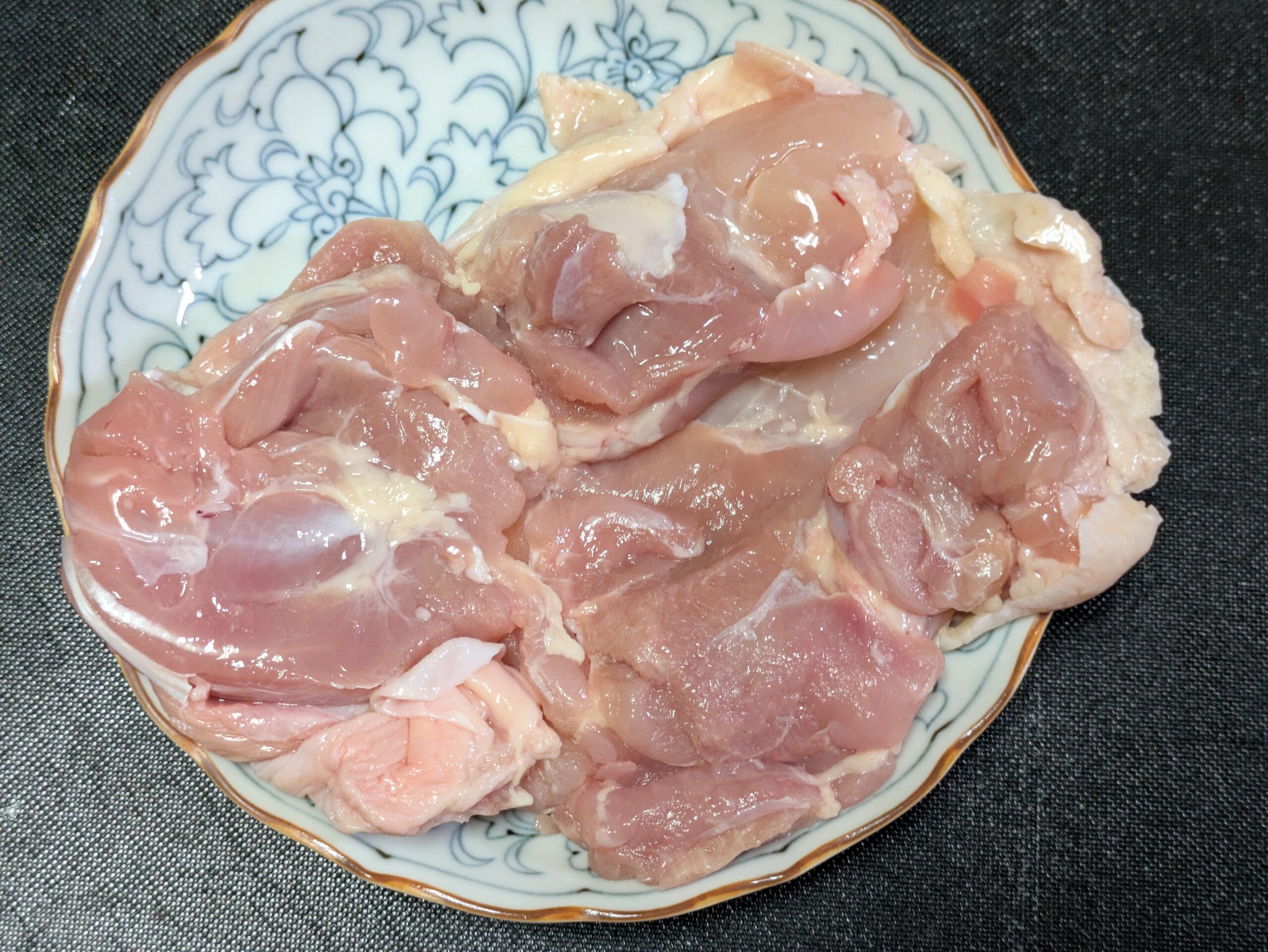 唐揚げに使った生の鶏もも肉1枚