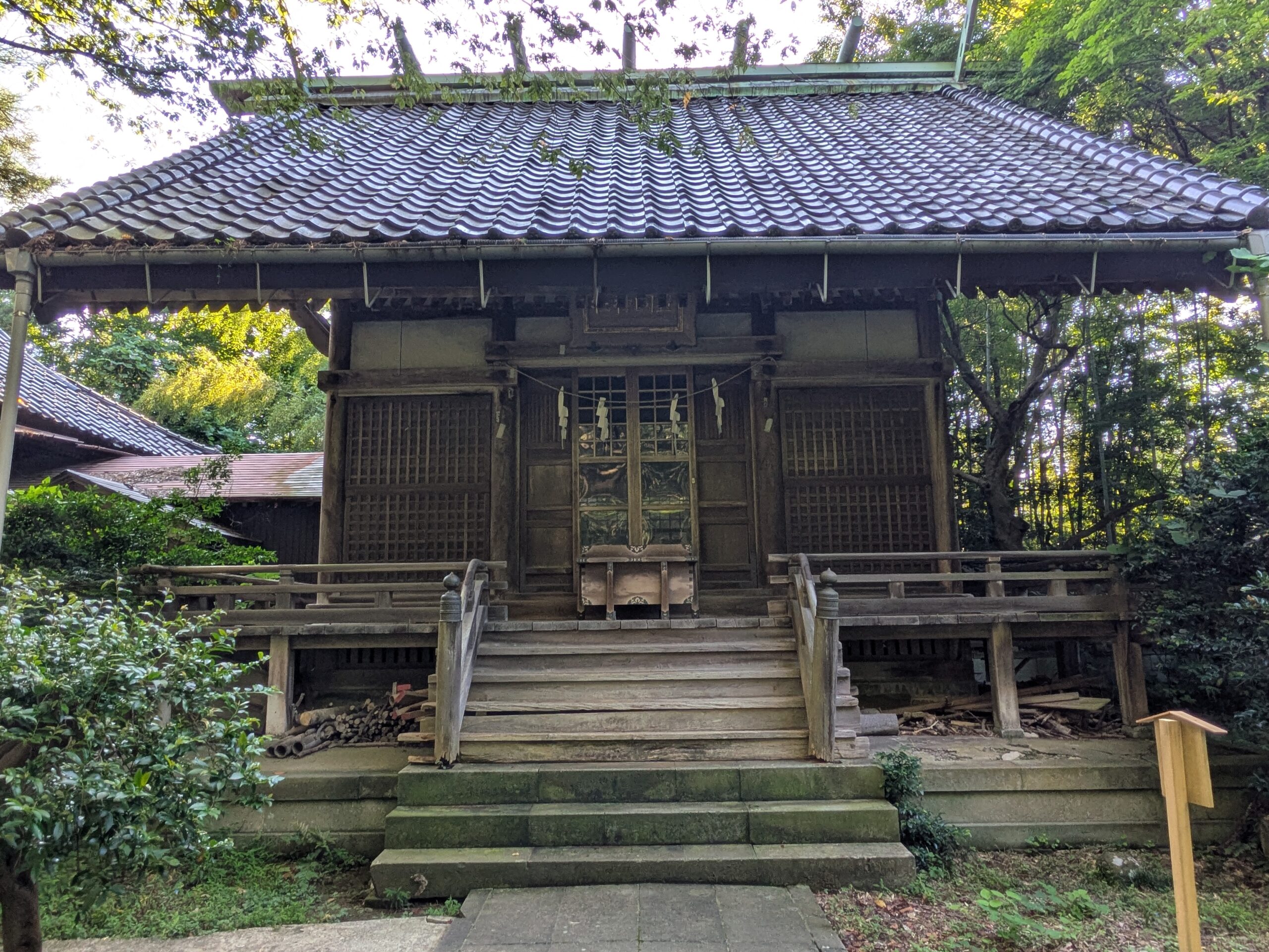卯辰山三社の右側に建つ豊国神社の社殿
