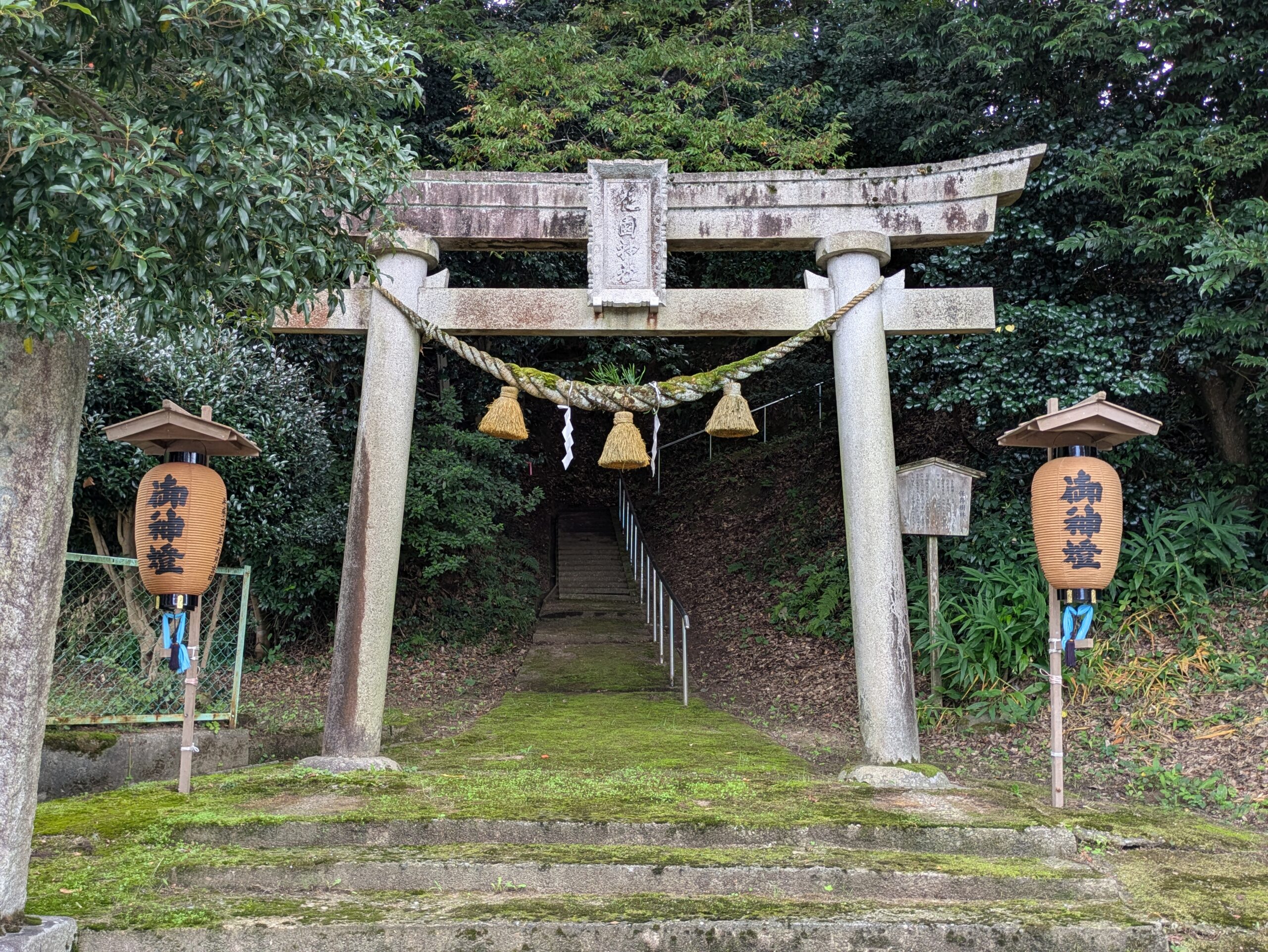 金沢市月影町にある花園神社の鳥居