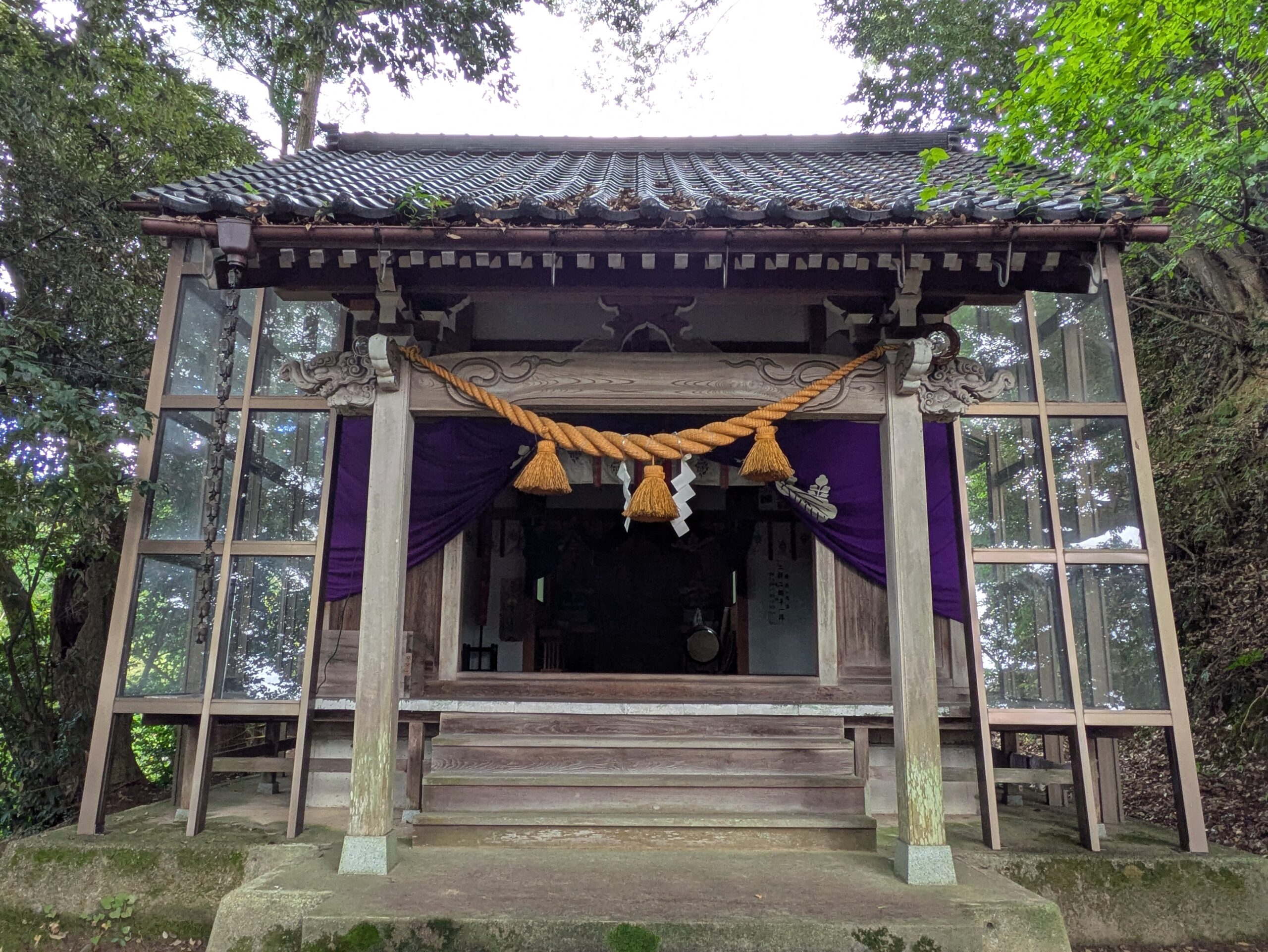 花園神社の拝殿