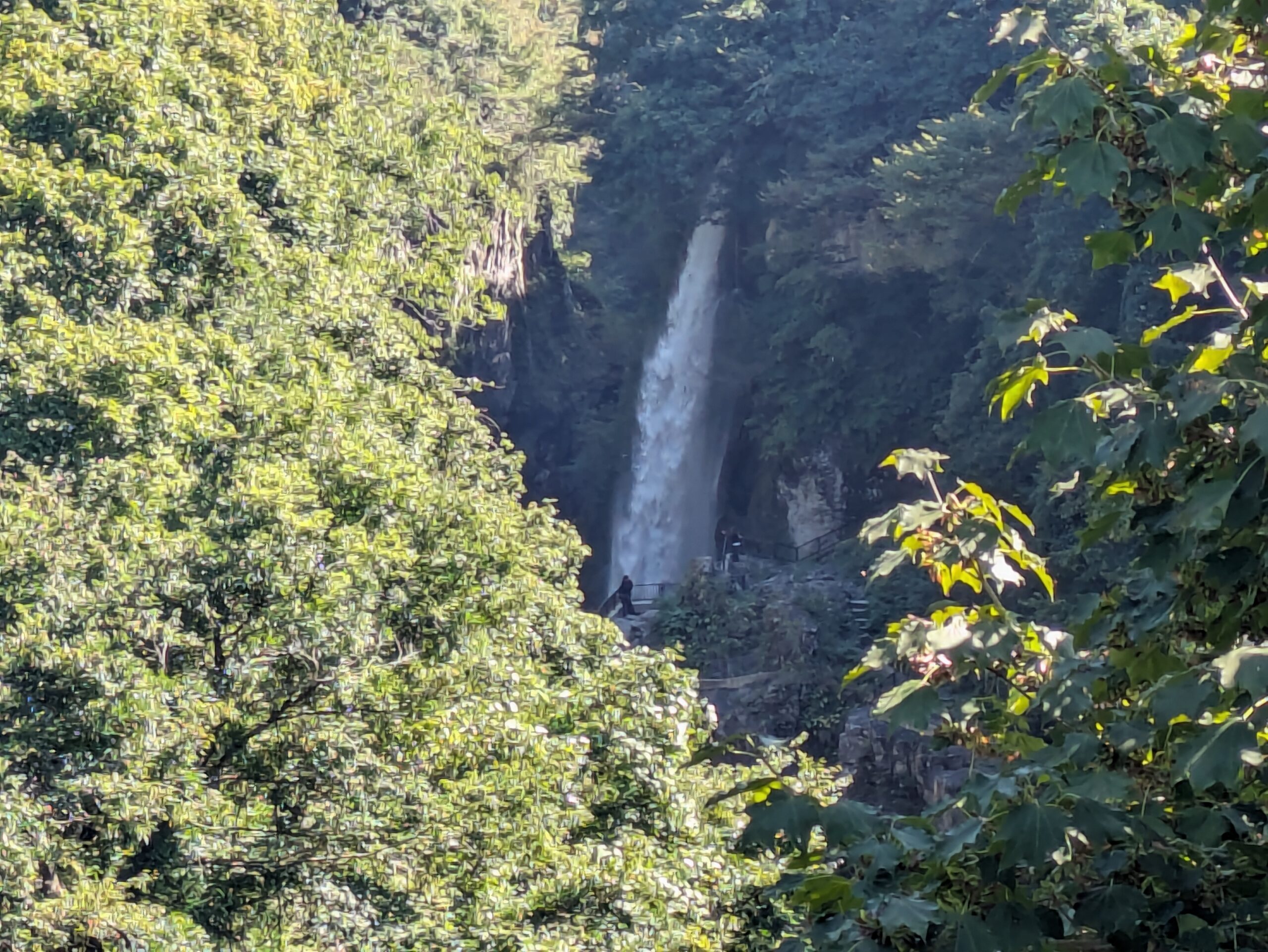 展望台から見た綿ヶ滝