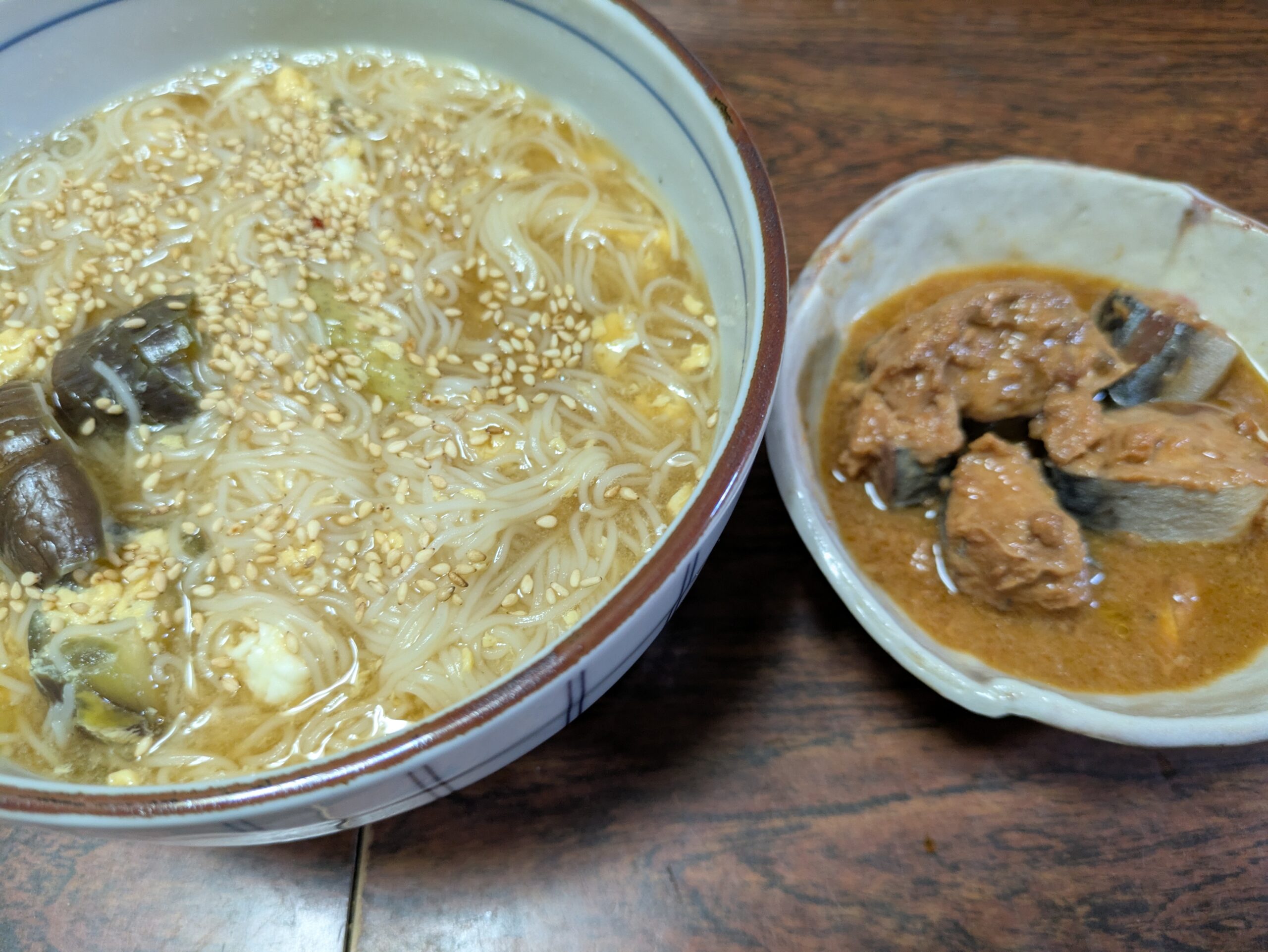 ナスと卵のにゅう麺とあいこちゃんの鯖缶