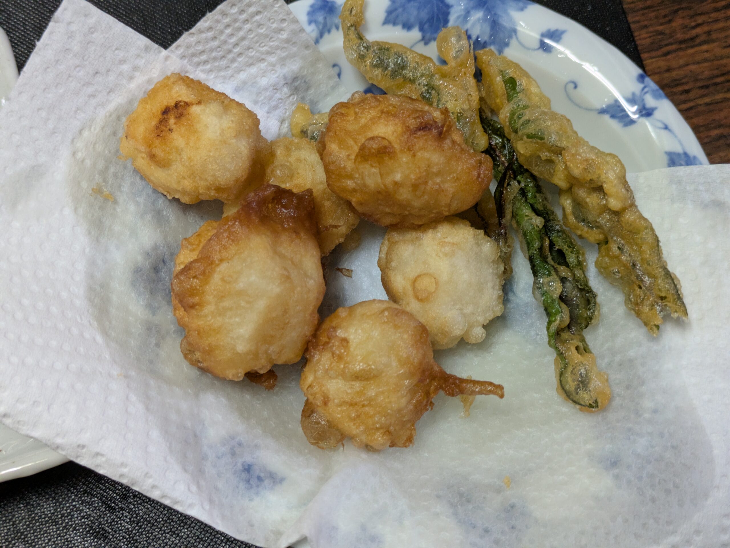 団子粉で作った団子と葉物の天ぷら