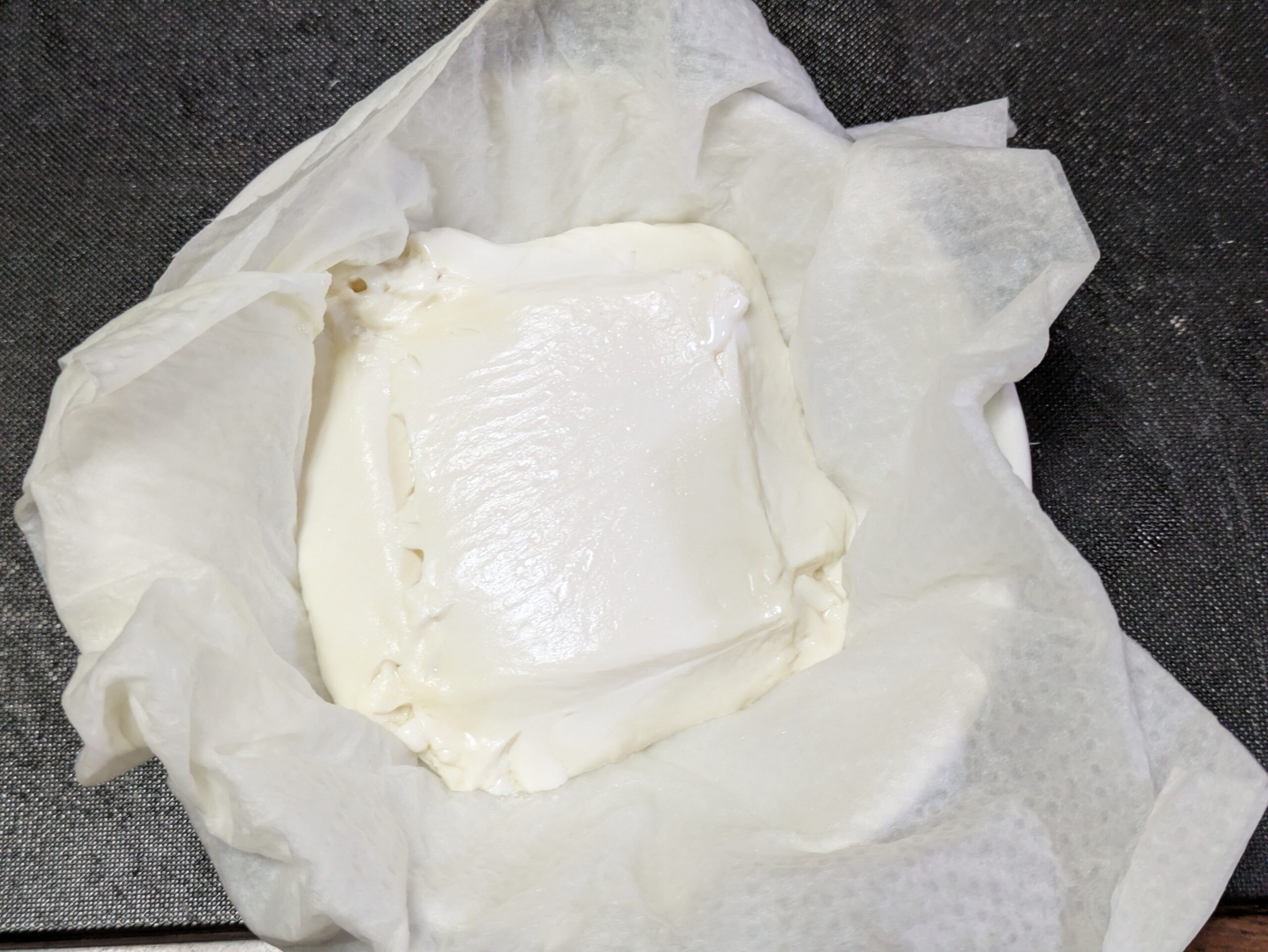 電子レンジで加熱して水切りした絹豆腐