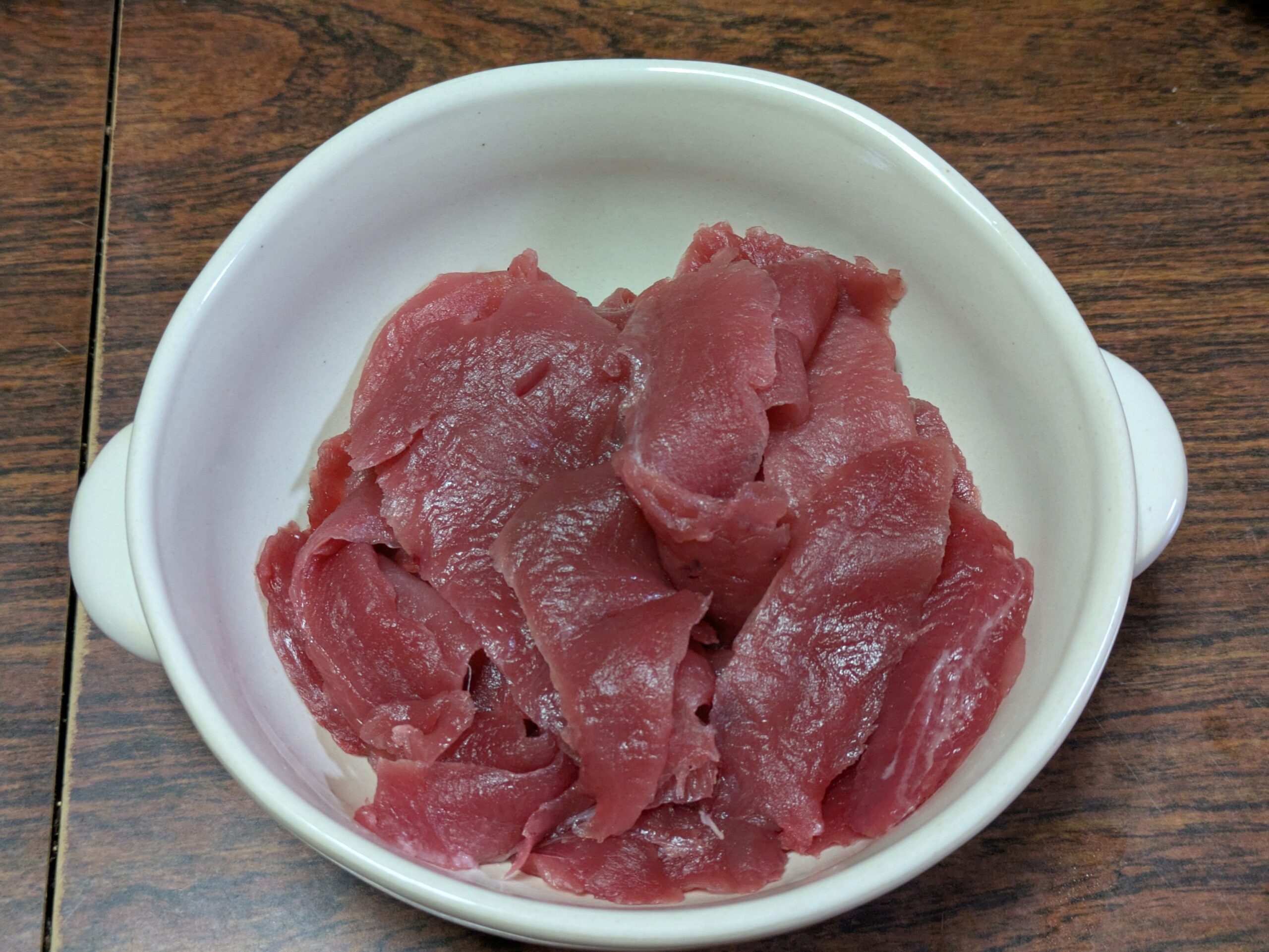 ユッケ丼に使うマグロの中落ち