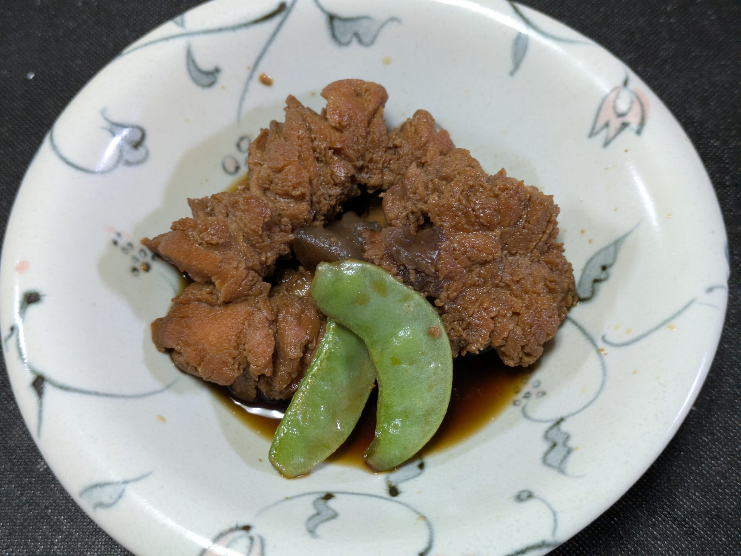 完成したマグロの卵と千石豆の煮付け