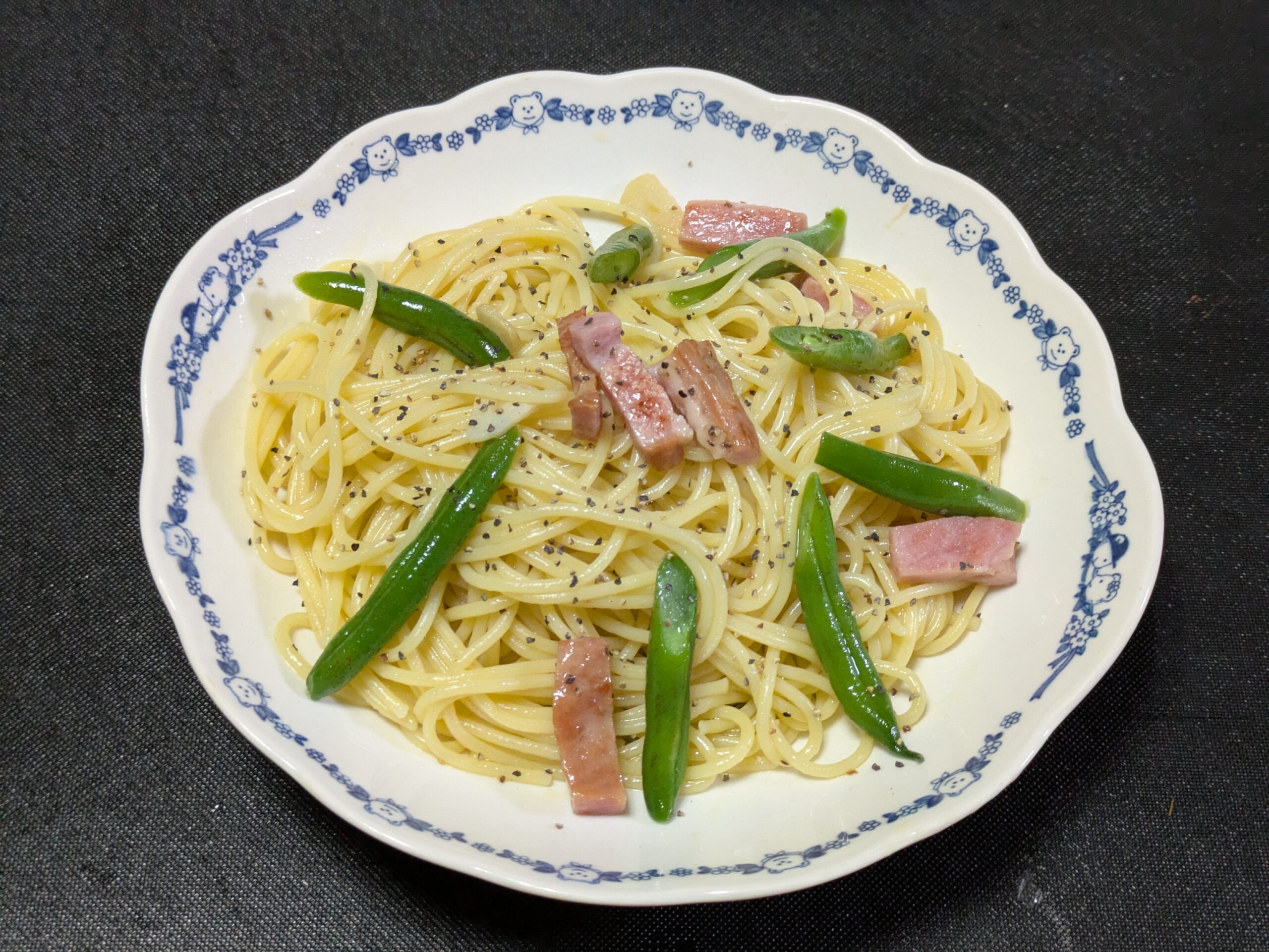 つるなしインゲンとベーコンを使ったペペロンチーノ