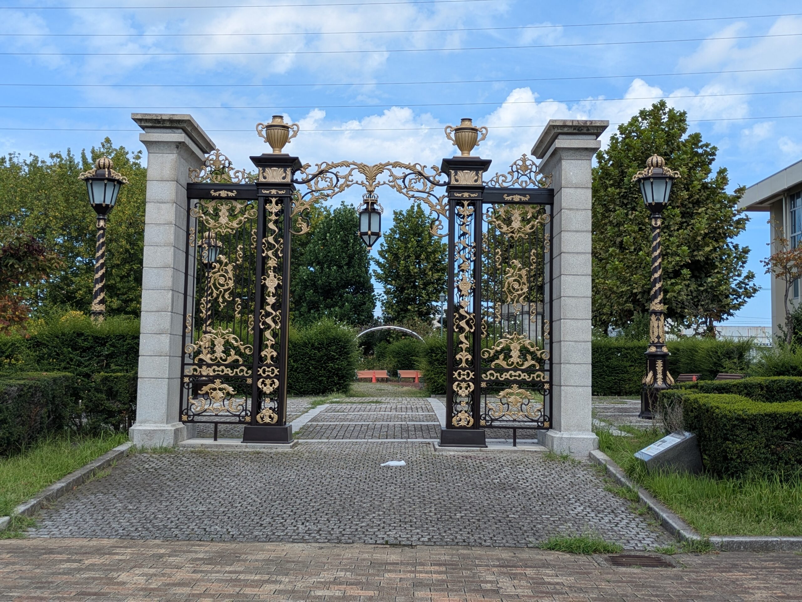 姉妹都市公園のナンシー市エリアにある黄金の門