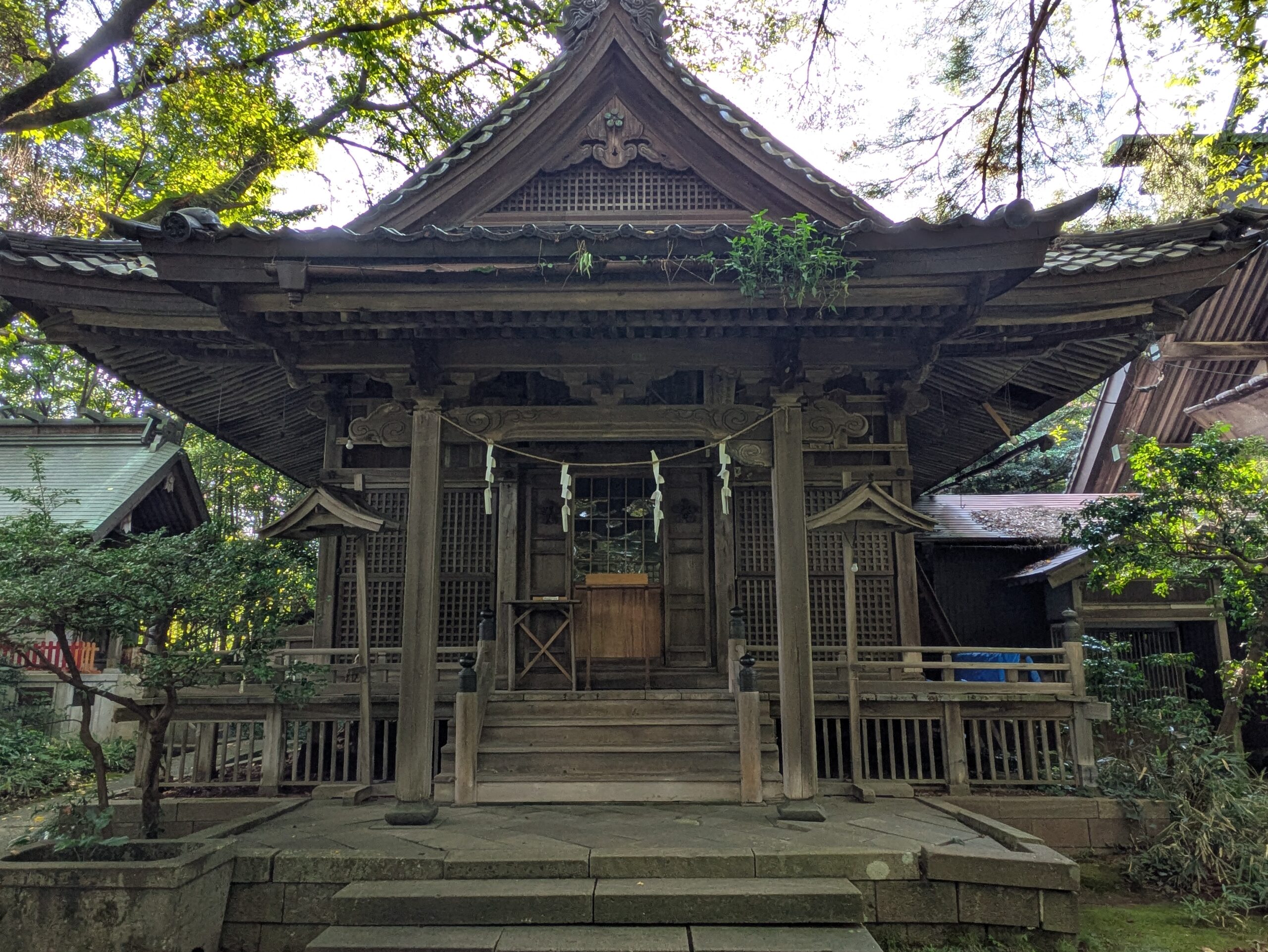 卯辰山三社の中央に建つ卯辰神社の社殿