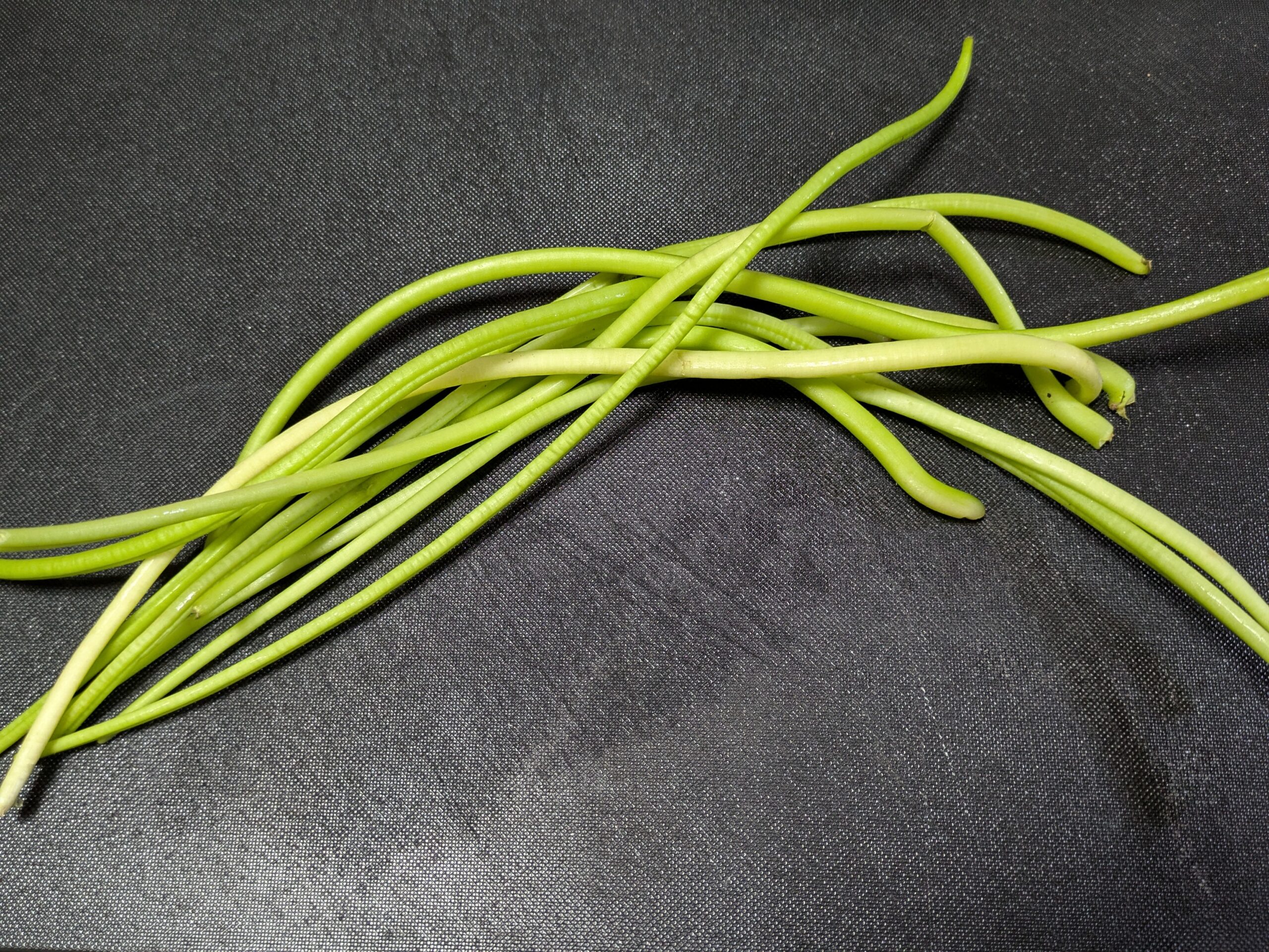 調理前のサツマイモの茎