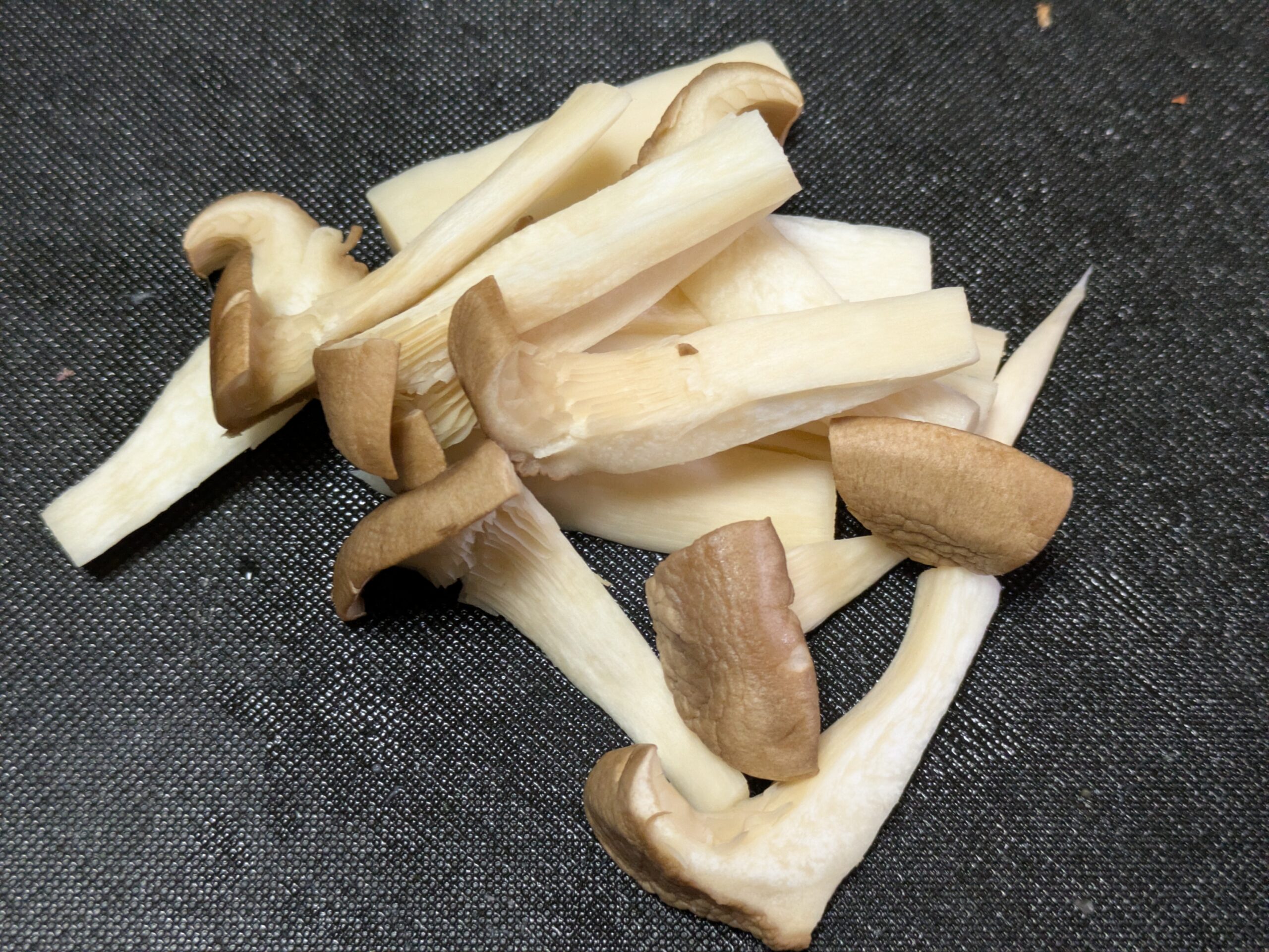 クリームシチュー用に切ったエリンギ