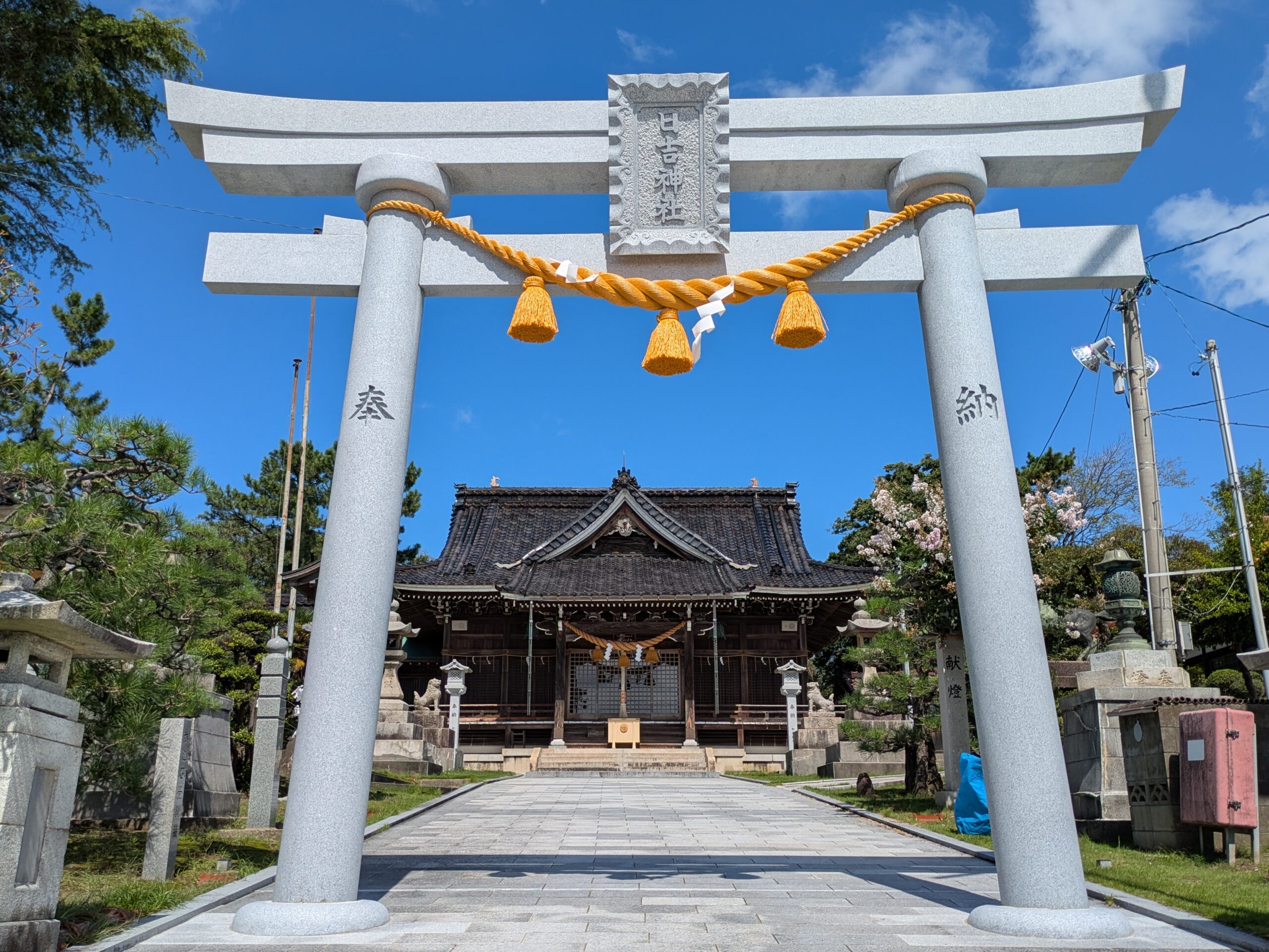大野日吉神社の鳥居と社殿