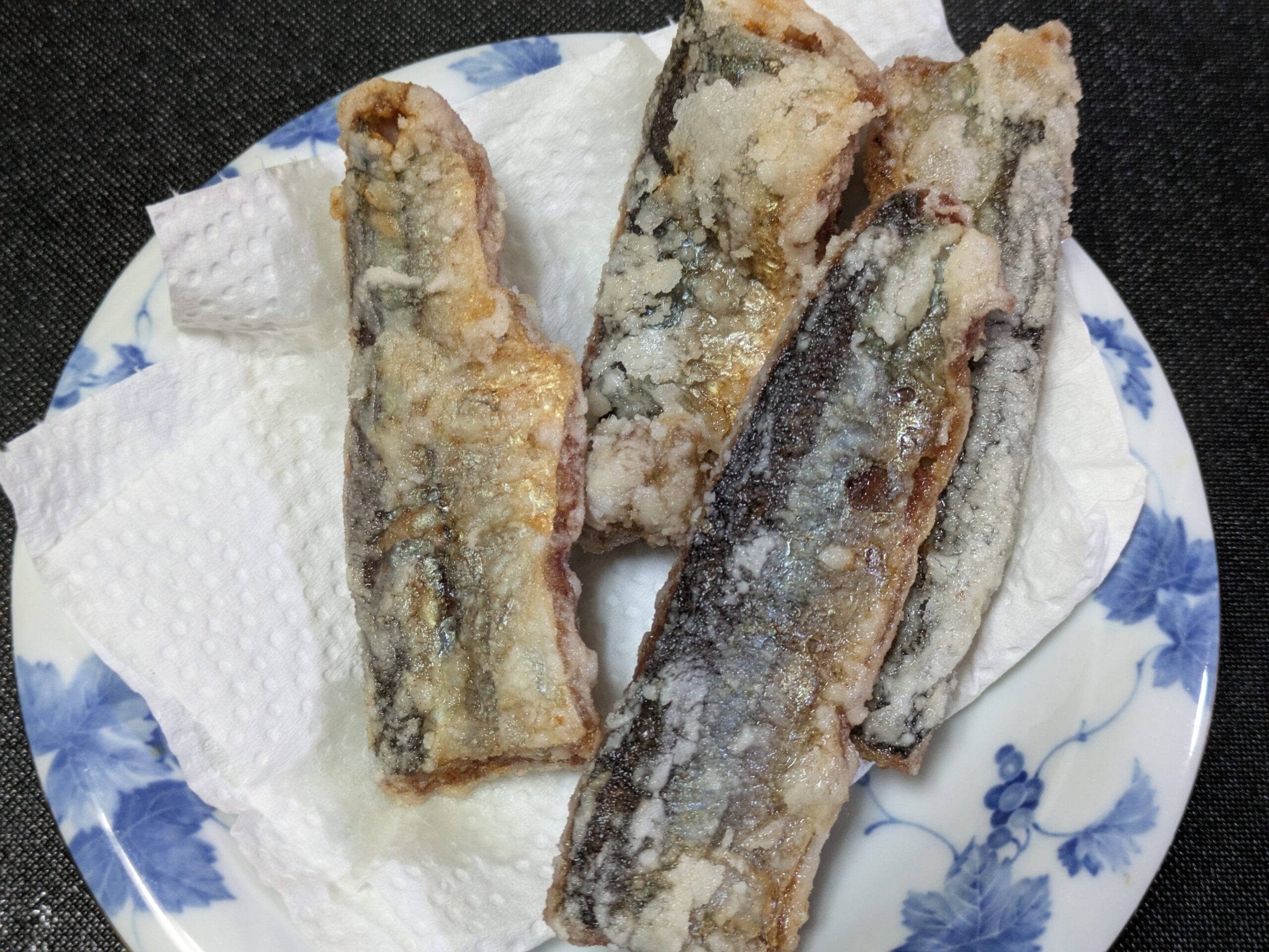 カリッと揚がったサンマ