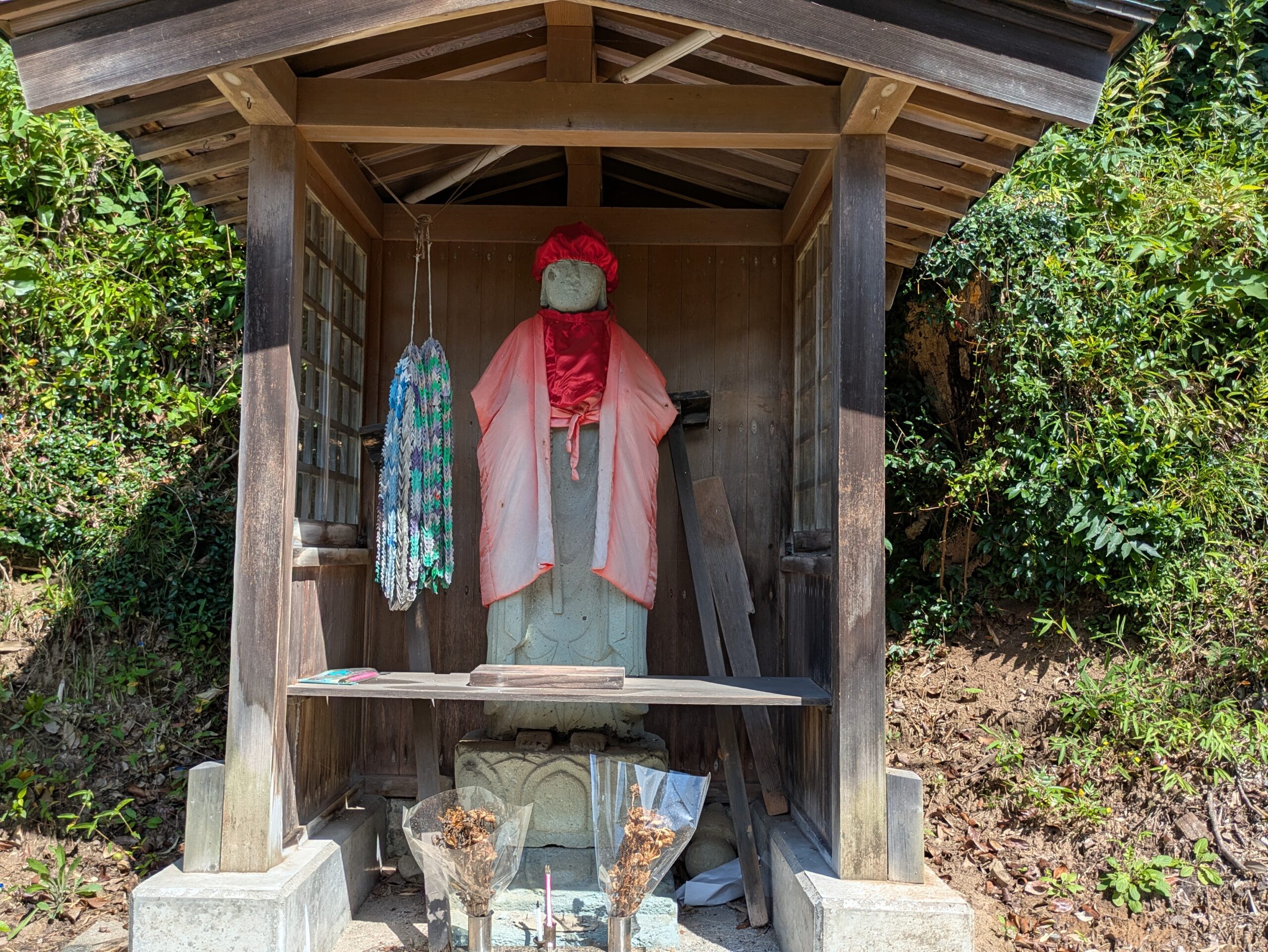 波自加彌神社の入口にある地蔵