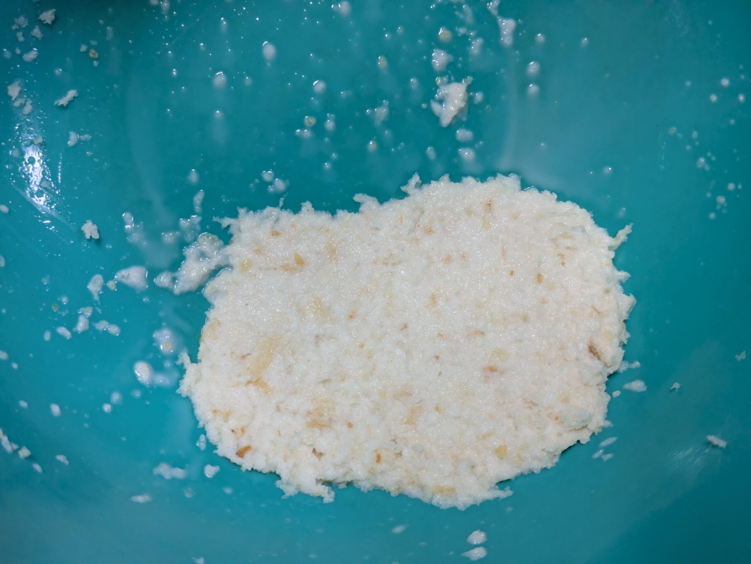 パン粉に牛乳を吸わせたところ