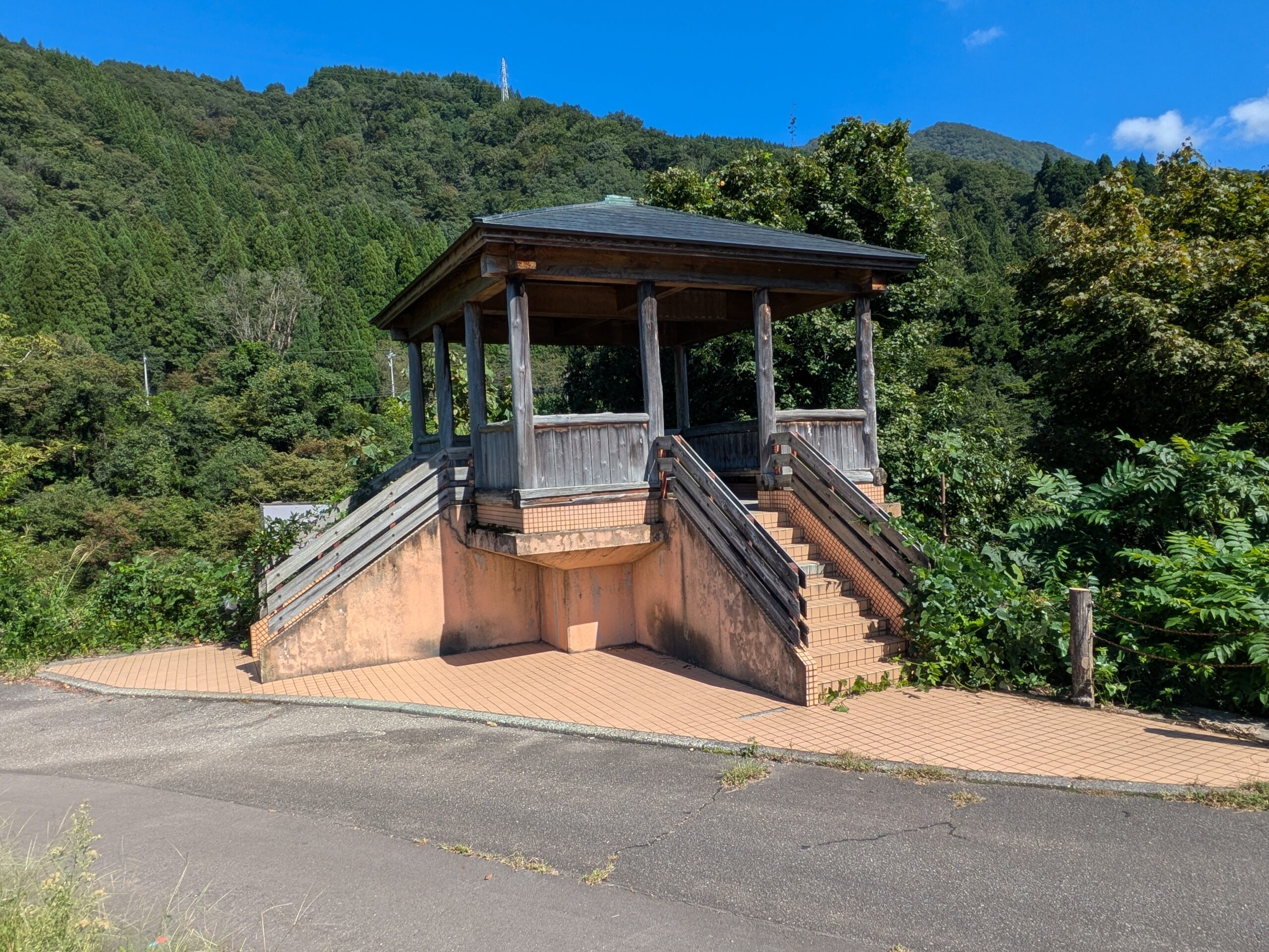 綿ヶ滝いこいの森にある展望台
