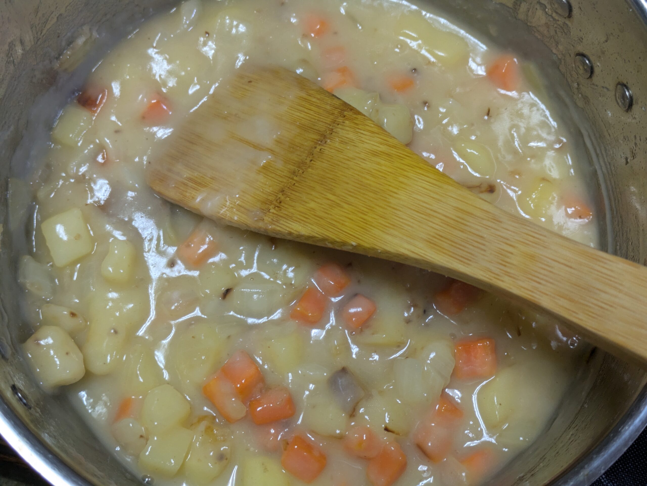 牛乳を加えて煮込んだクラムチャウダー