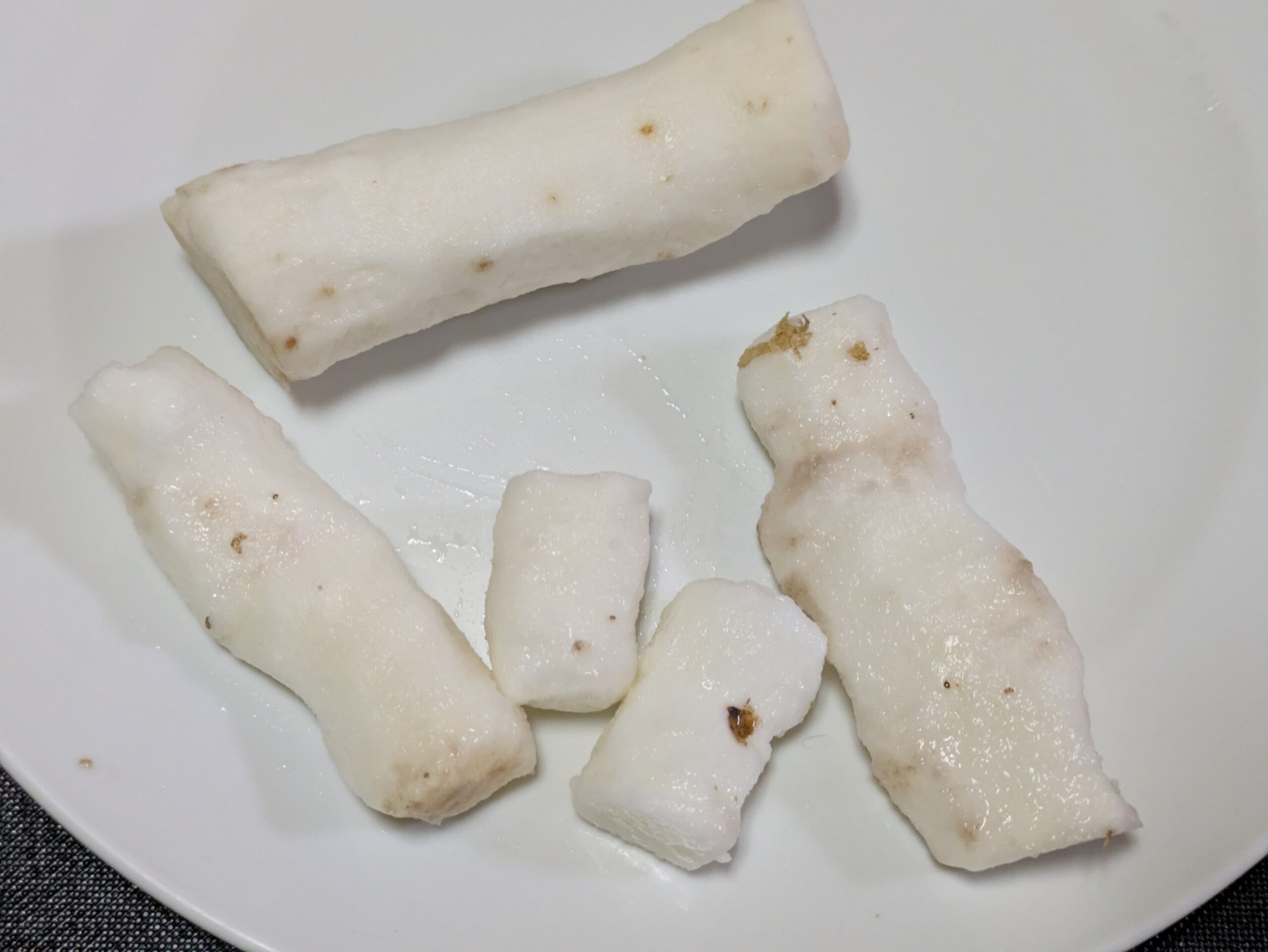 皮を剥いた自然薯