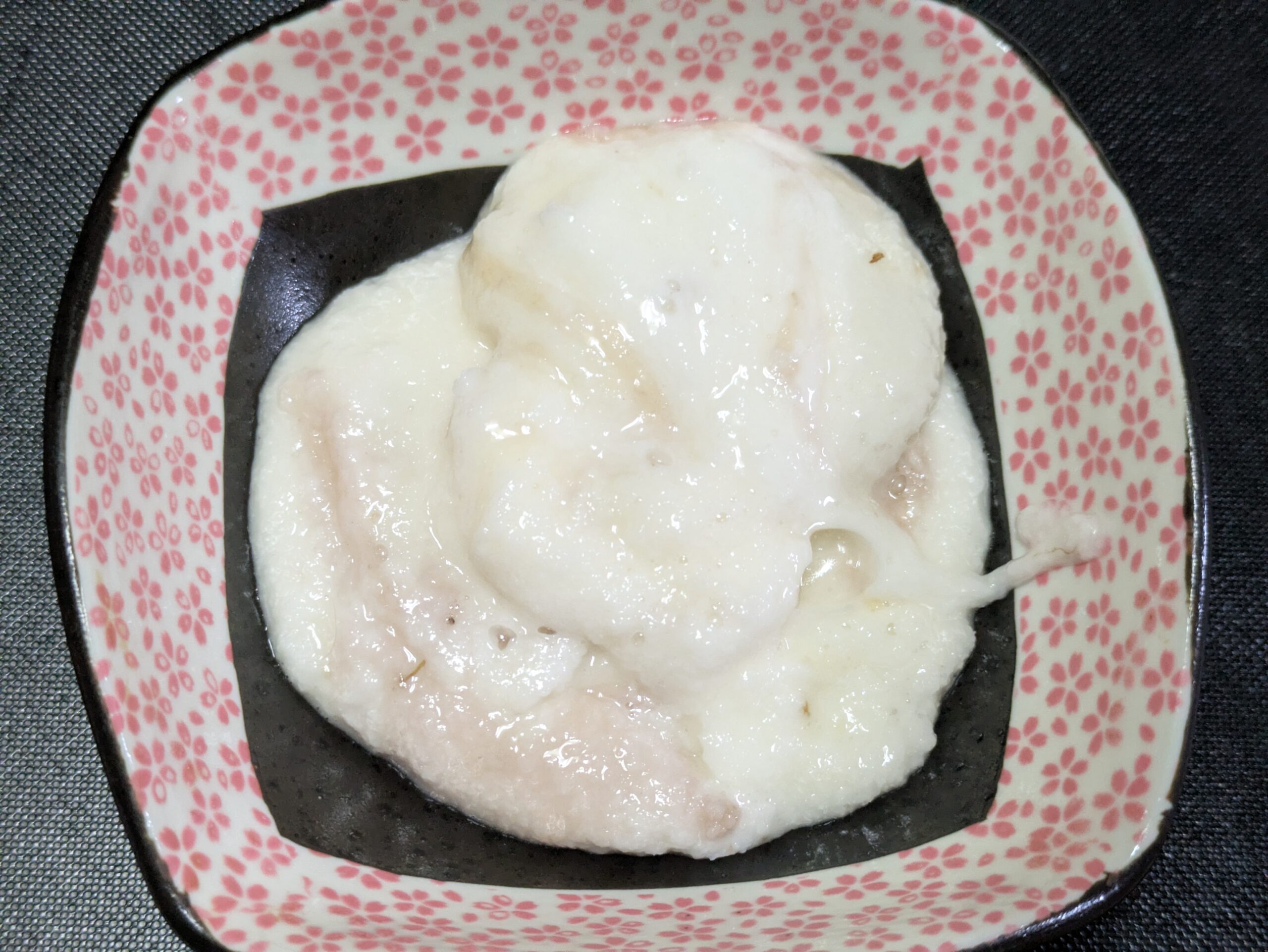 すりおろした粘りの強い自然薯