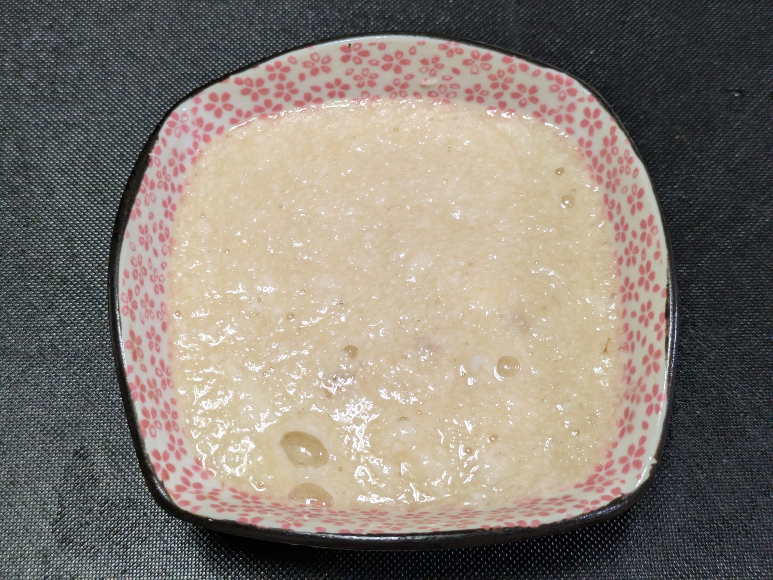 だし汁を加えて混ぜたすりおろし自然薯