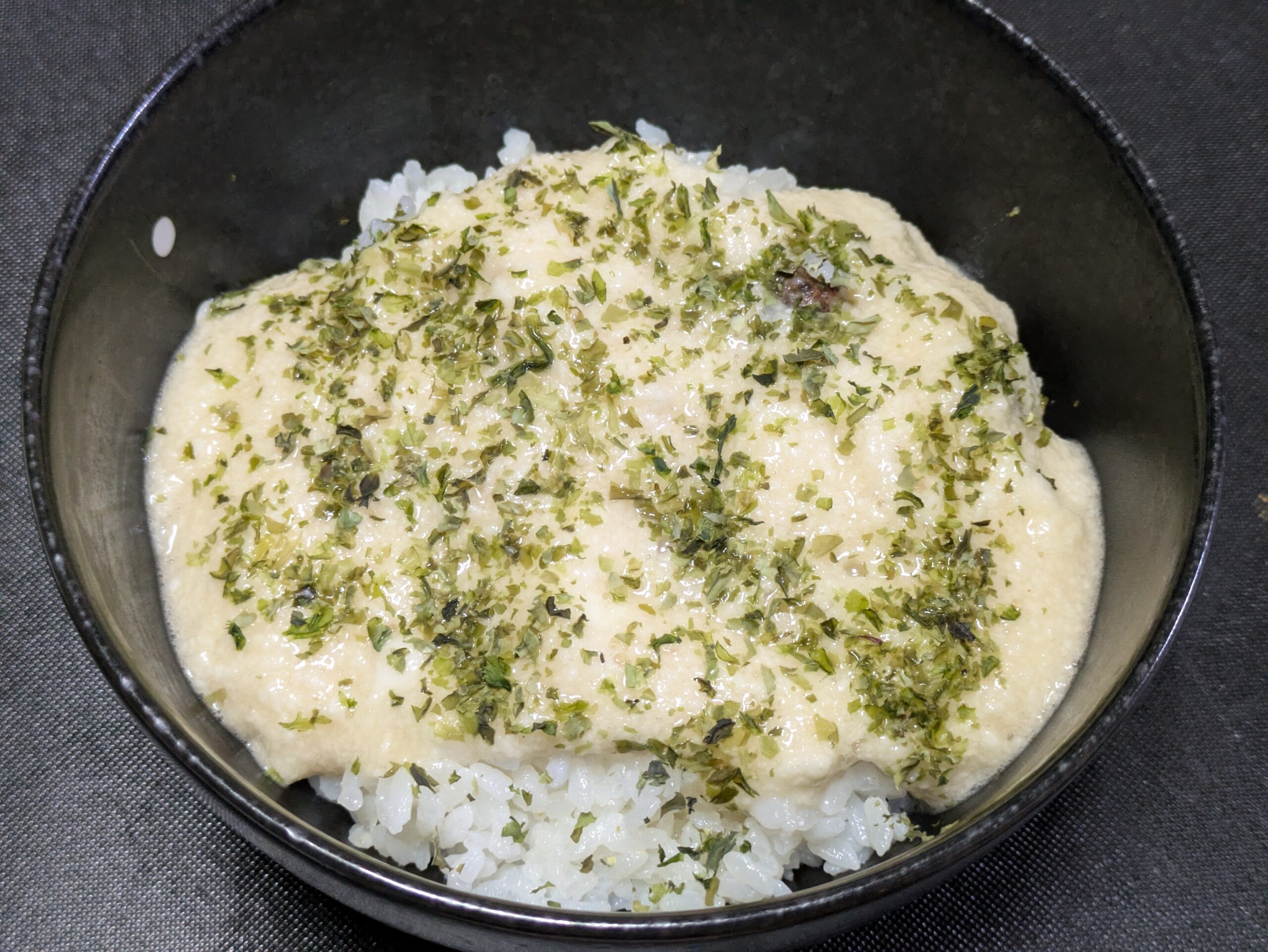自然薯と青のりをかけたむかごご飯