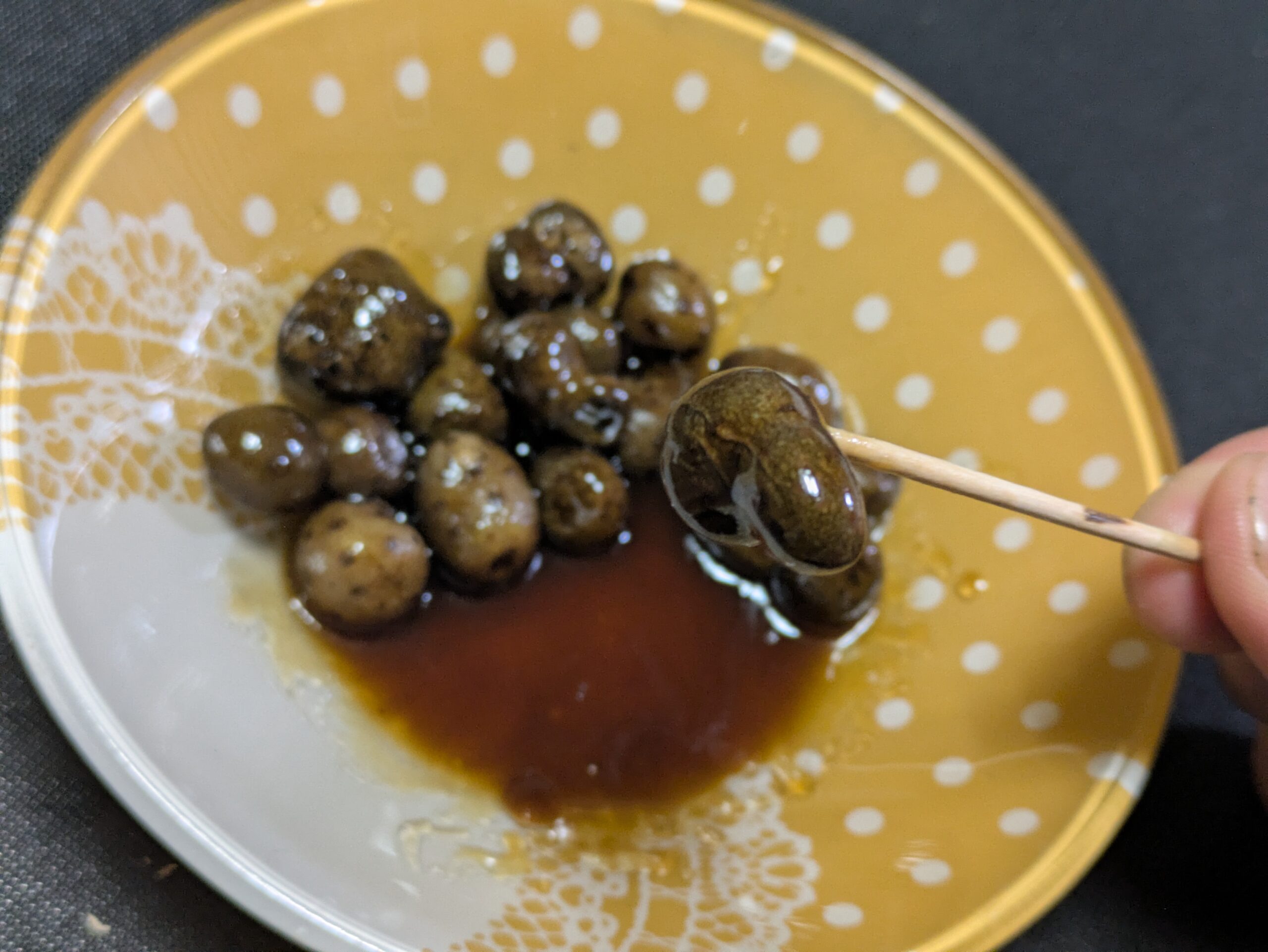 甘辛いバター醤油のタレを絡めたむかご