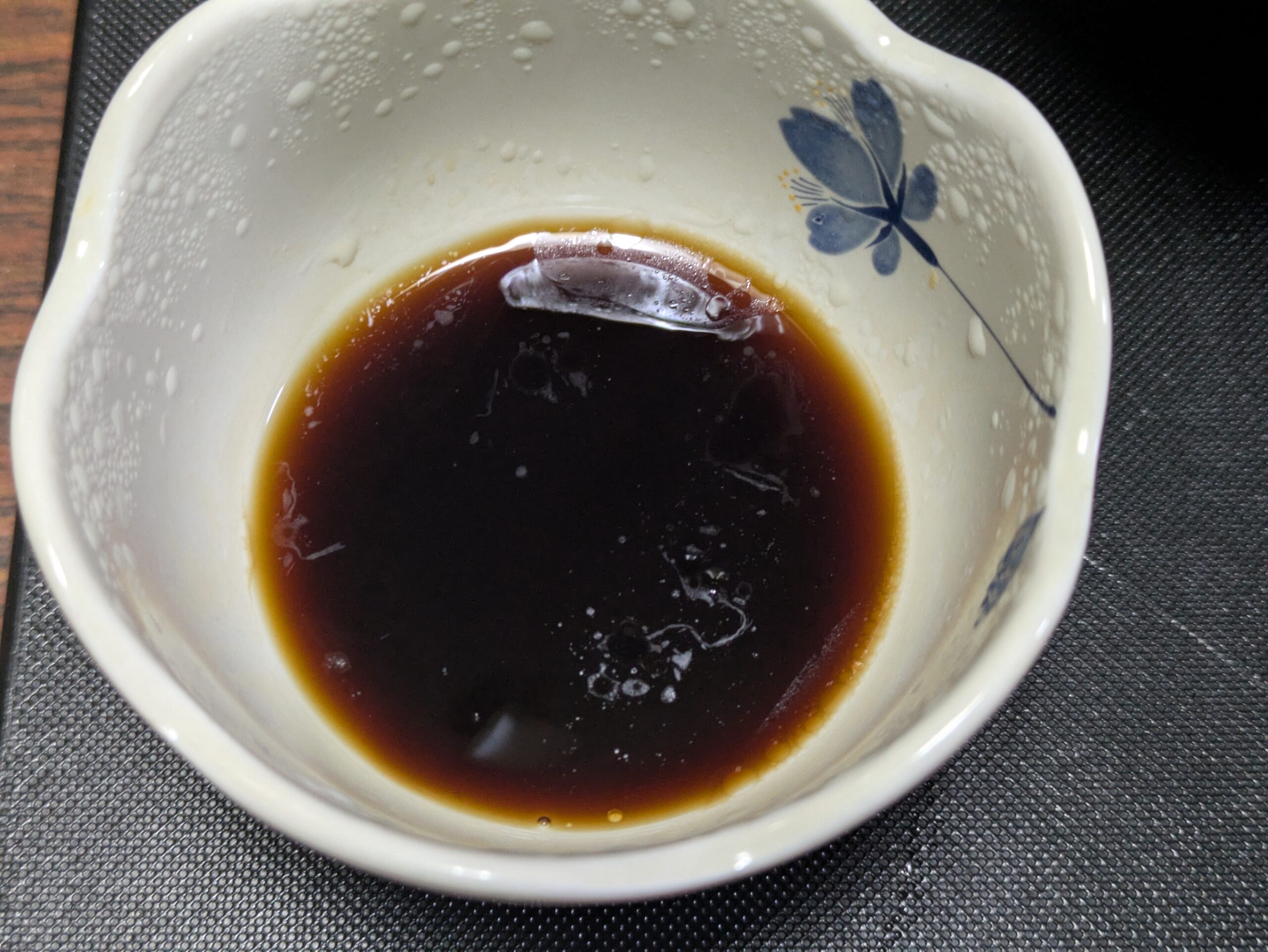 醤油とみりんと水を混ぜて作ったしらす丼のタレ