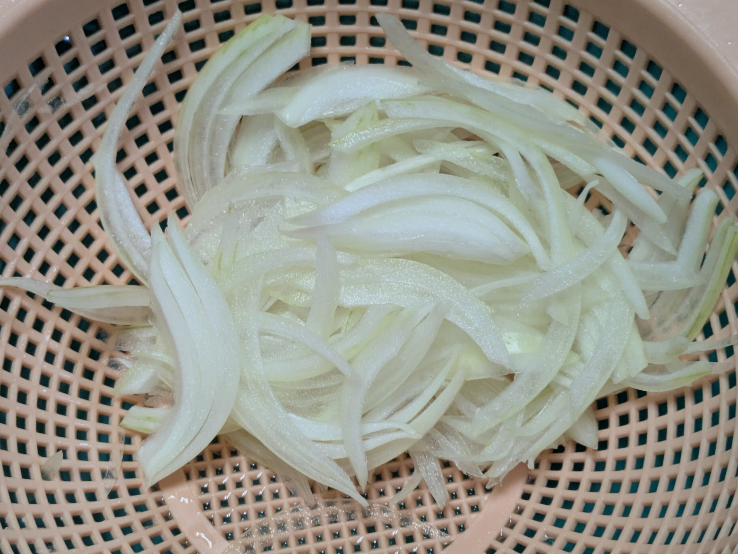 薄切りにして水にさらした玉ねぎ