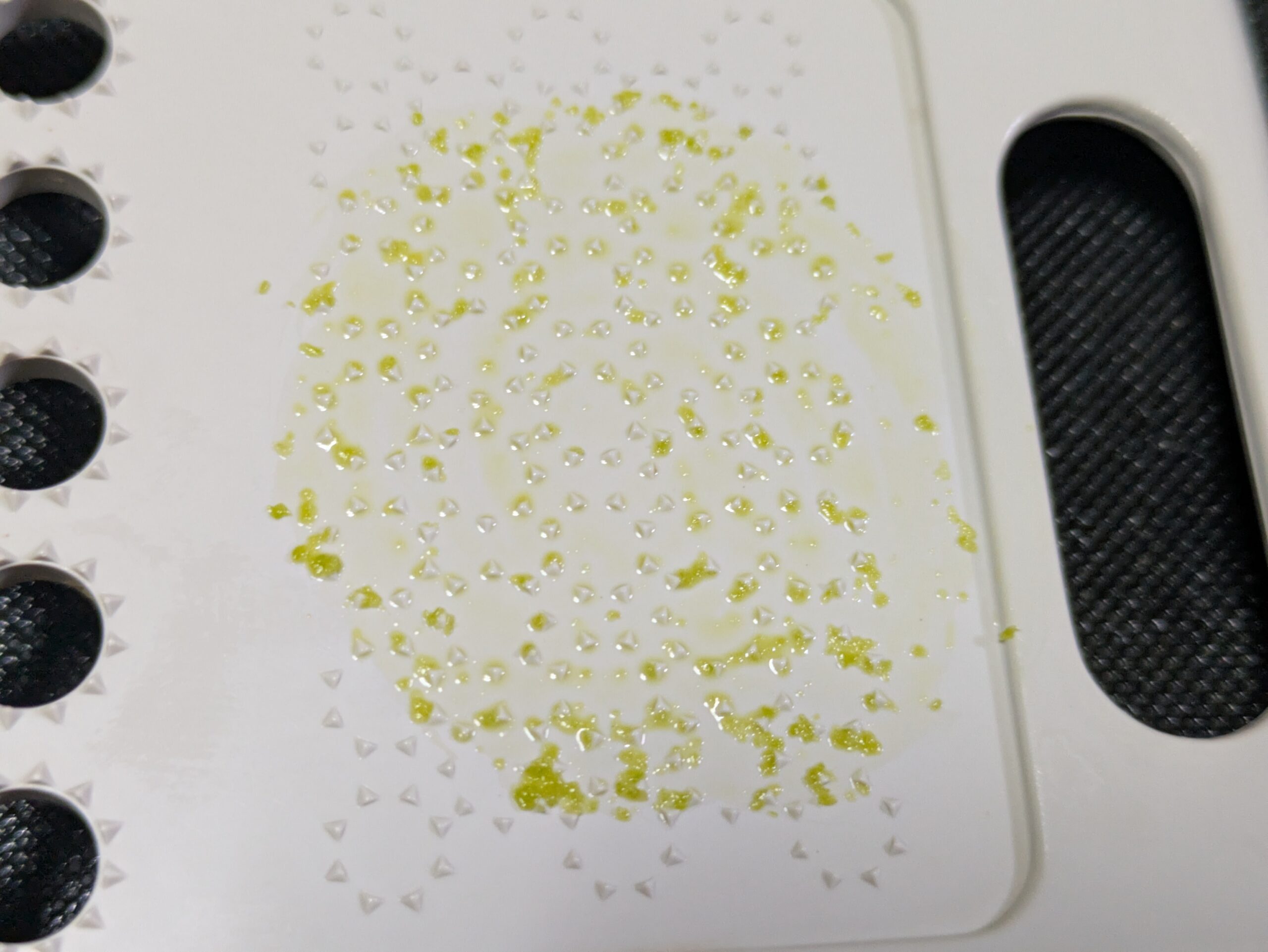 おろし器で削った柚子の皮