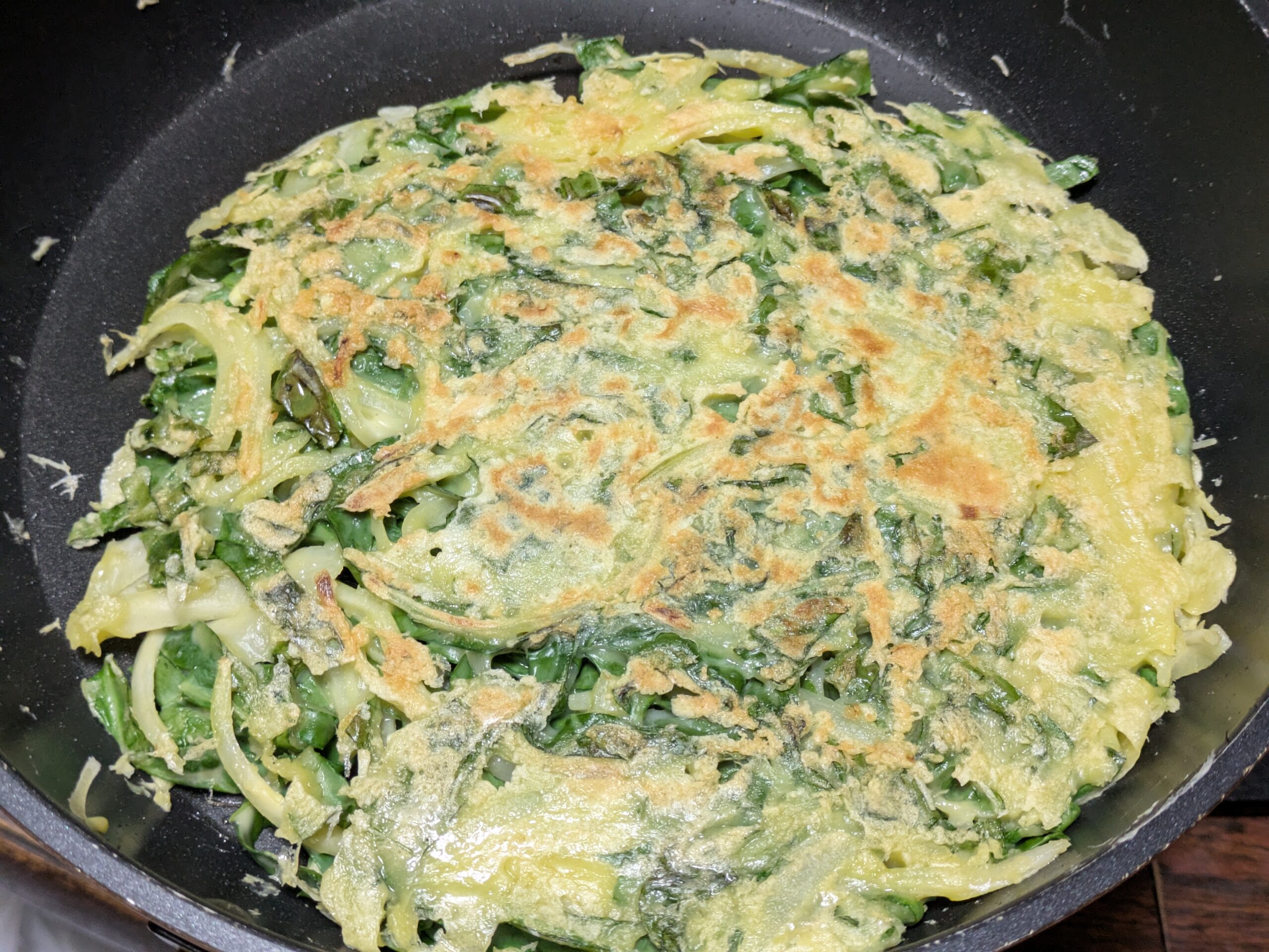 裏返してこんがり焼き色が付いたケールチヂミ